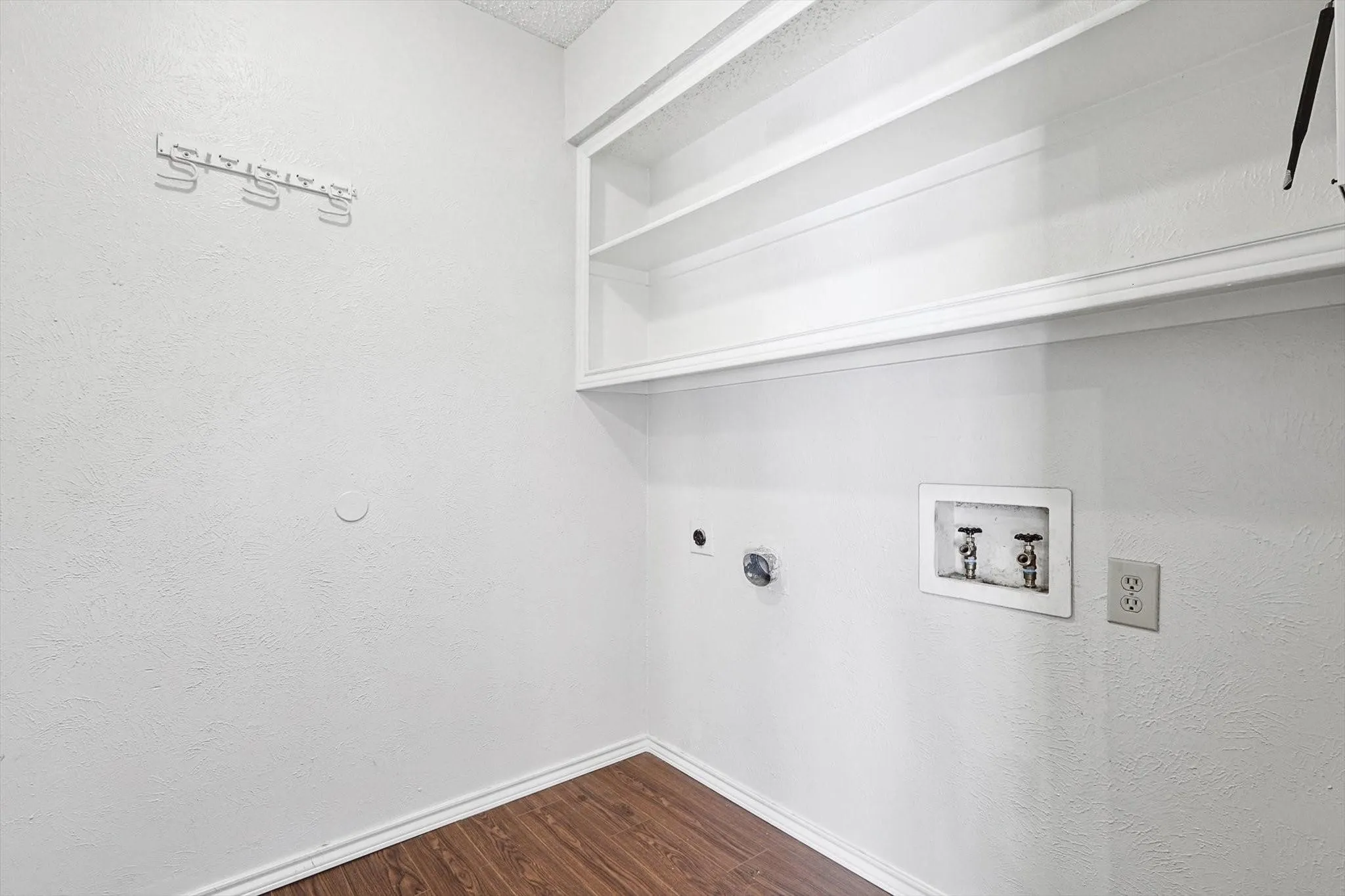 Single Family Residence For Rent in Dallas County , 338 Edgewood Drive, Coppell, Texas 75019, 4 Bedroom, 2 Bathroom, 2 Garage spaces, 1,538 Sqft, built in 1982, mls#21344576, Real Estate Agent in Coppell, Homes For Rent in Dallas county, Homes For Rent in Coppell, Realtor in Coppell Texas, Real Estate Brokerage Independent Realty Texas, Luminita Cordes Realtor