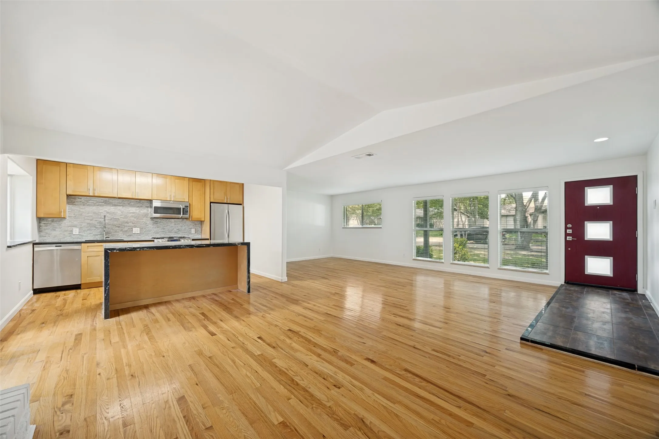 Single Family Residence For Rent in Dallas County , 433 Sandy Trail, Richardson, Texas 75080, 3 Bedroom, 2 Bathroom, 2 Garage spaces, 1,494 Sqft, built in 1965, mls#21337504, Real Estate Agent in Richardson, Homes For Rent in Dallas county, Homes For Rent in Richardson, Realtor in Richardson Texas, Real Estate Brokerage Independent Realty Texas, Luminita Cordes Realtor