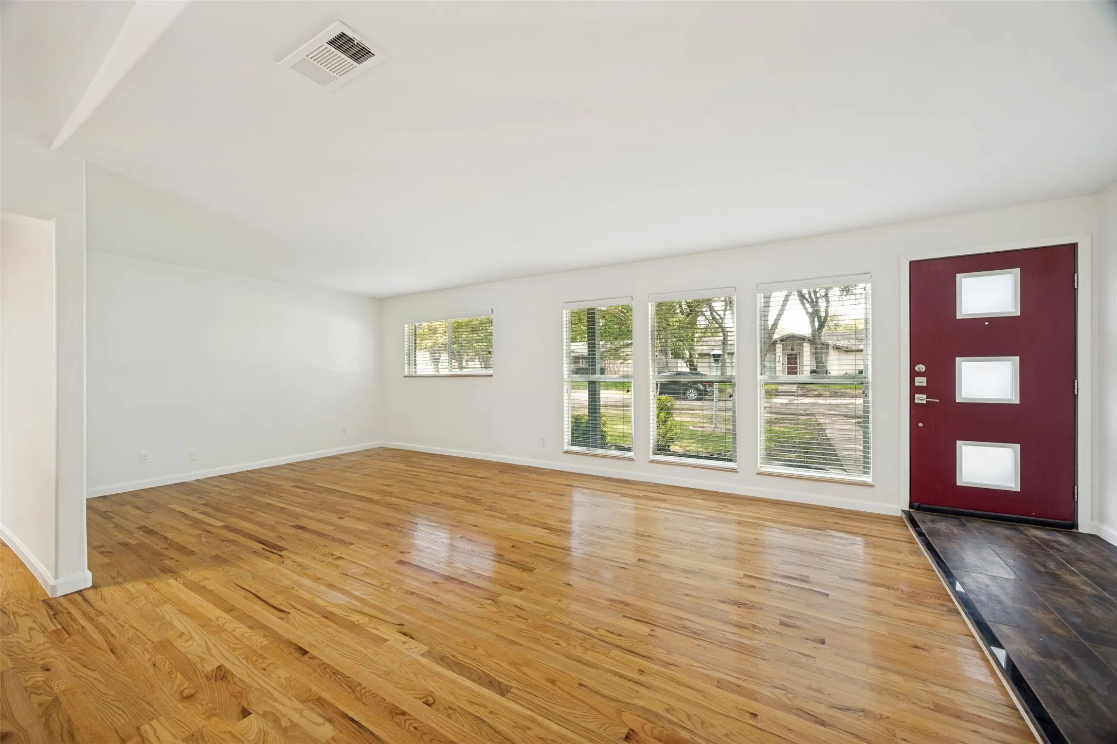 Single Family Residence For Rent in Dallas County , 433 Sandy Trail, Richardson, Texas 75080, 3 Bedroom, 2 Bathroom, 2 Garage spaces, 1,494 Sqft, built in 1965, mls#21337504, Real Estate Agent in Richardson, Homes For Rent in Dallas county, Homes For Rent in Richardson, Realtor in Richardson Texas, Real Estate Brokerage Independent Realty Texas, Luminita Cordes Realtor