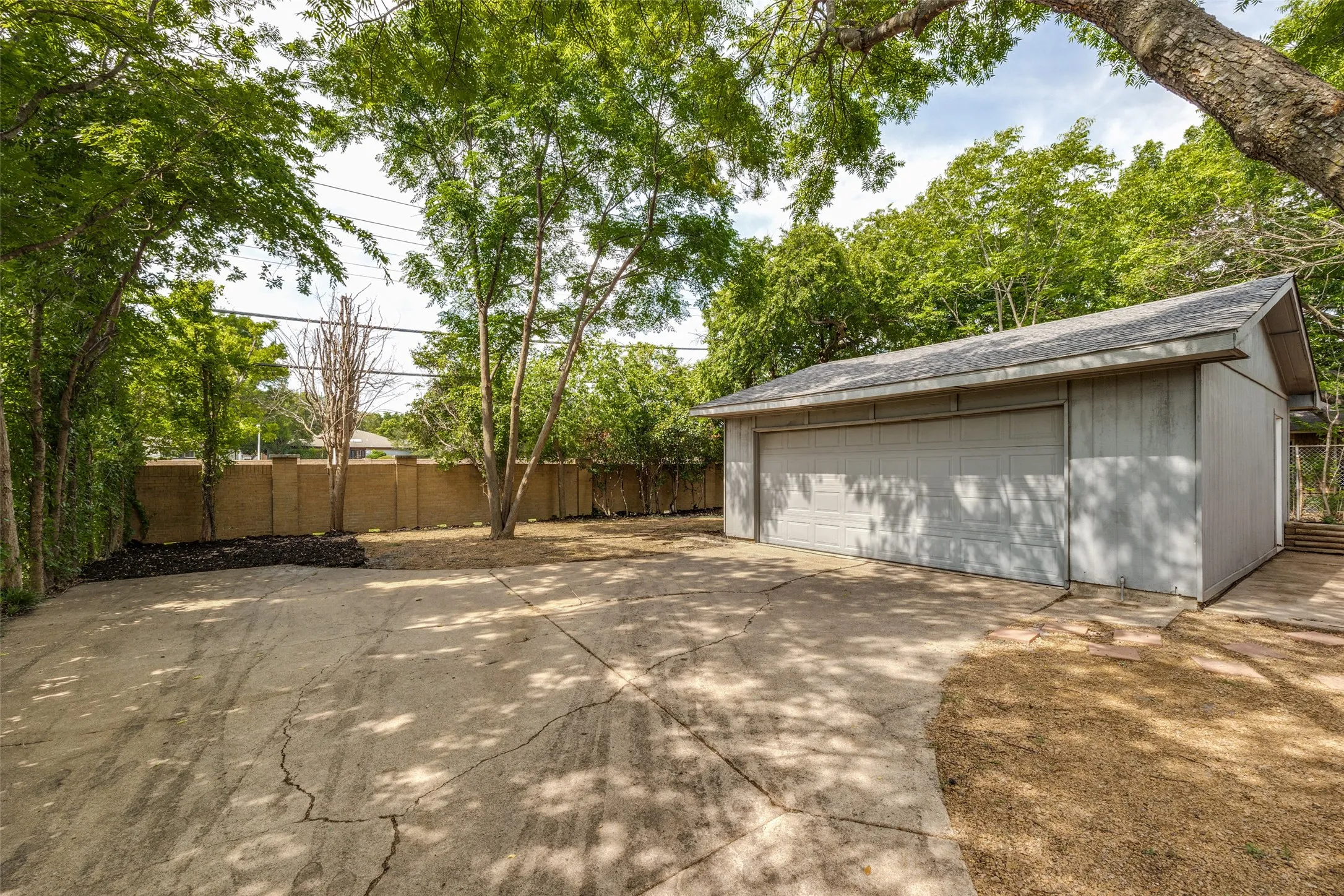 Single Family Residence For Rent in Dallas County , 433 Sandy Trail, Richardson, Texas 75080, 3 Bedroom, 2 Bathroom, 2 Garage spaces, 1,494 Sqft, built in 1965, mls#21337504, Real Estate Agent in Richardson, Homes For Rent in Dallas county, Homes For Rent in Richardson, Realtor in Richardson Texas, Real Estate Brokerage Independent Realty Texas, Luminita Cordes Realtor