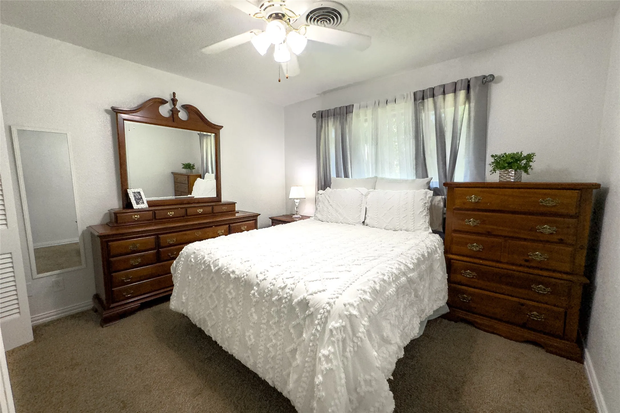 Single Family Residence For Sale in Bell County , 2801 Cheaney Drive, Killeen, Texas 76543, 3 Bedroom, 2 Bathroom, 1 Garage spaces, 1,504 Sqft, built in 1963, mls#21344650, Real Estate Agent in Killeen, Homes For Sale in Bell county, Homes For Sale in Killeen, Realtor in Killeen Texas, Real Estate Brokerage Independent Realty Texas, Luminita Cordes Realtor