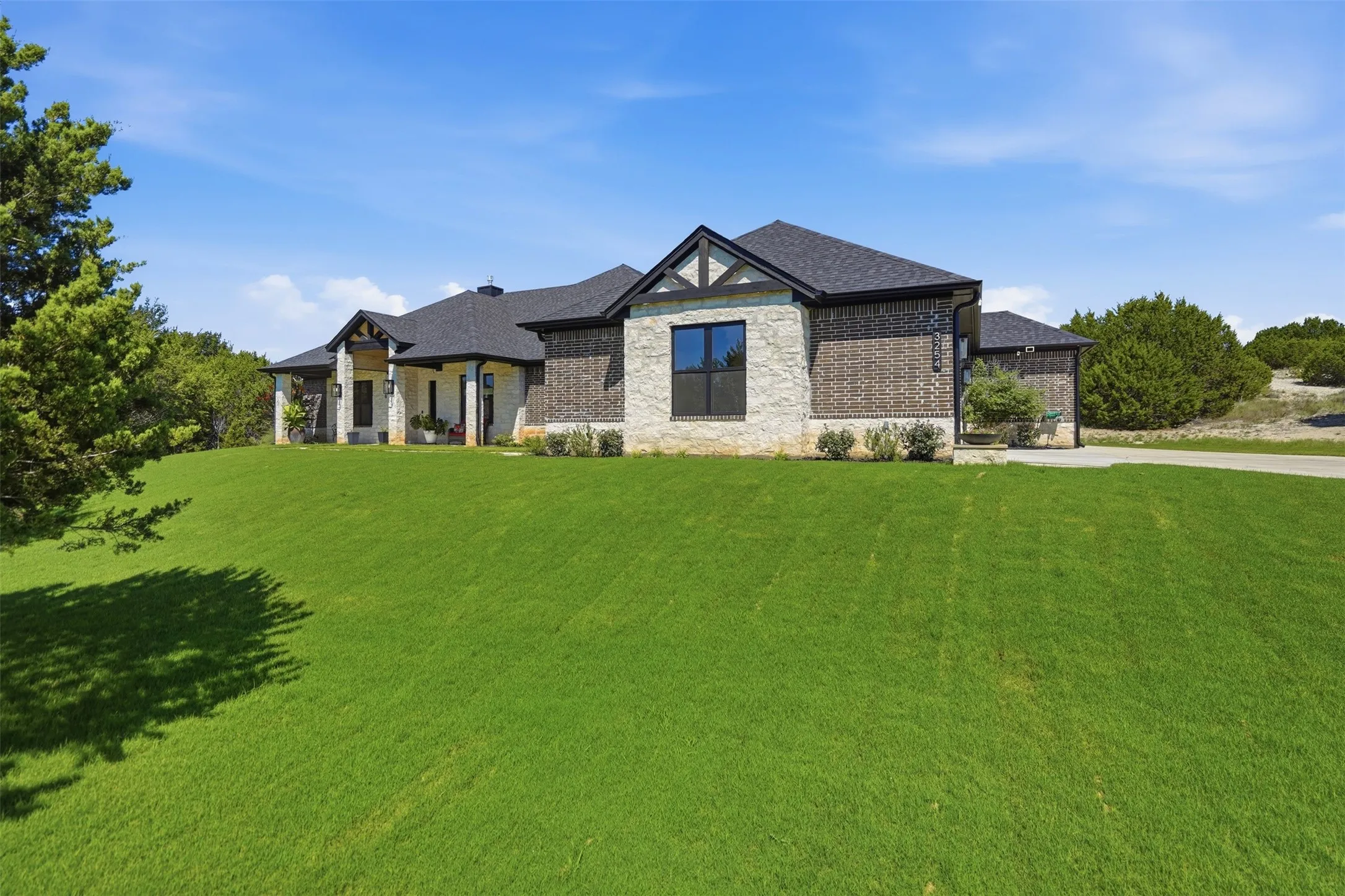 Single Family Residence For Sale in Hood County , 3254 Rio Grande Circle, Cresson, Texas 76035, 3 Bedroom, 3 Bathroom, 3 Garage spaces, 2,936 Sqft, built in 2024, mls#21342234, Real Estate Agent in Cresson, Homes For Sale in Hood county, Homes For Sale in Cresson, Realtor in Cresson Texas, Real Estate Brokerage Independent Realty Texas, Luminita Cordes Realtor