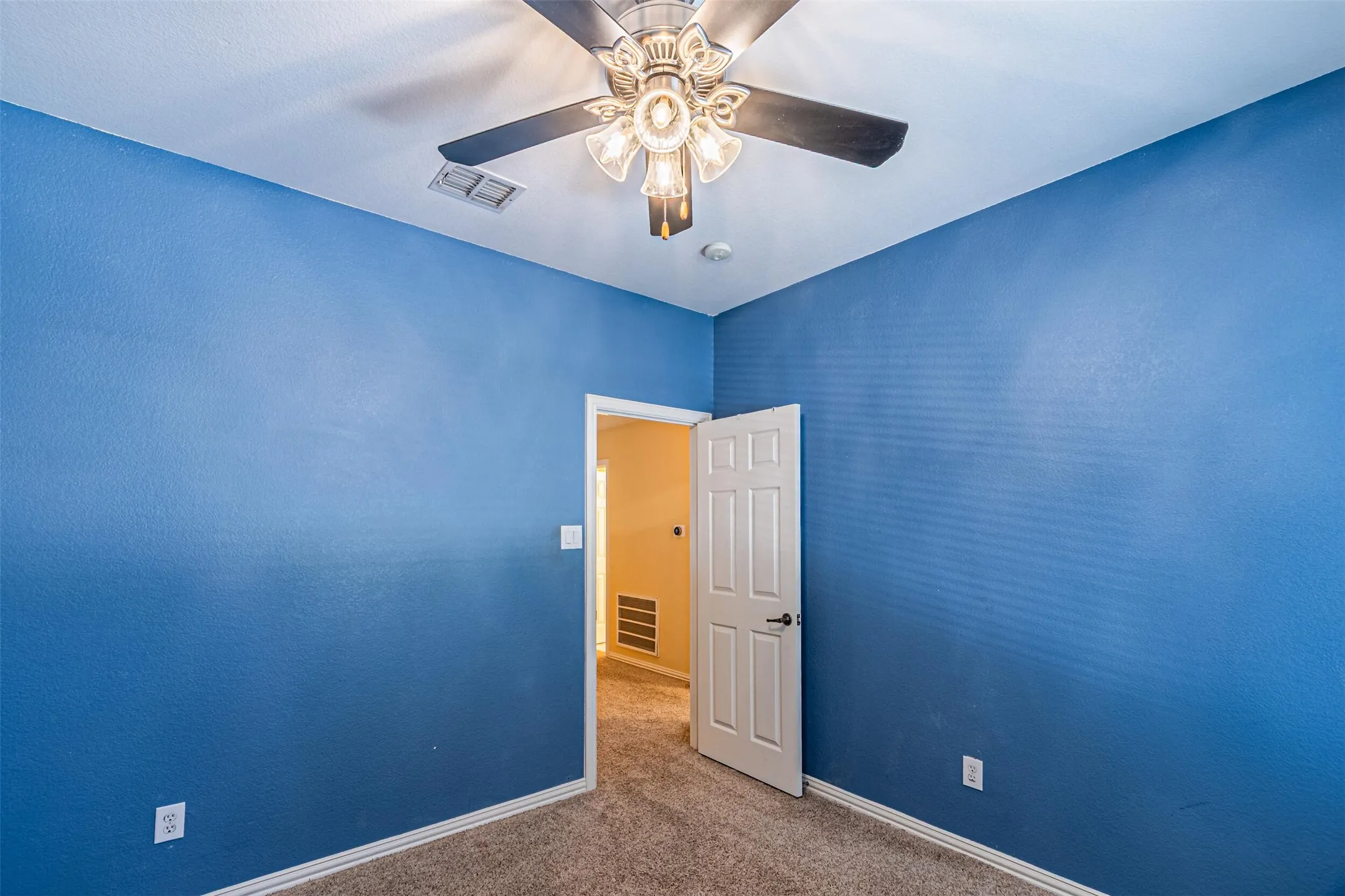 Single Family Residence For Sale in Denton County , 1913 Blue Ridge Drive, Flower Mound, Texas 75028, 4 Bedroom, 4 Bathroom, 2 Garage spaces, 3,783 Sqft, built in 1999, mls#21344640, Real Estate Agent in Flower Mound, Homes For Sale in Denton county, Homes For Sale in Flower Mound, Realtor in Flower Mound Texas, Real Estate Brokerage Independent Realty Texas, Luminita Cordes Realtor