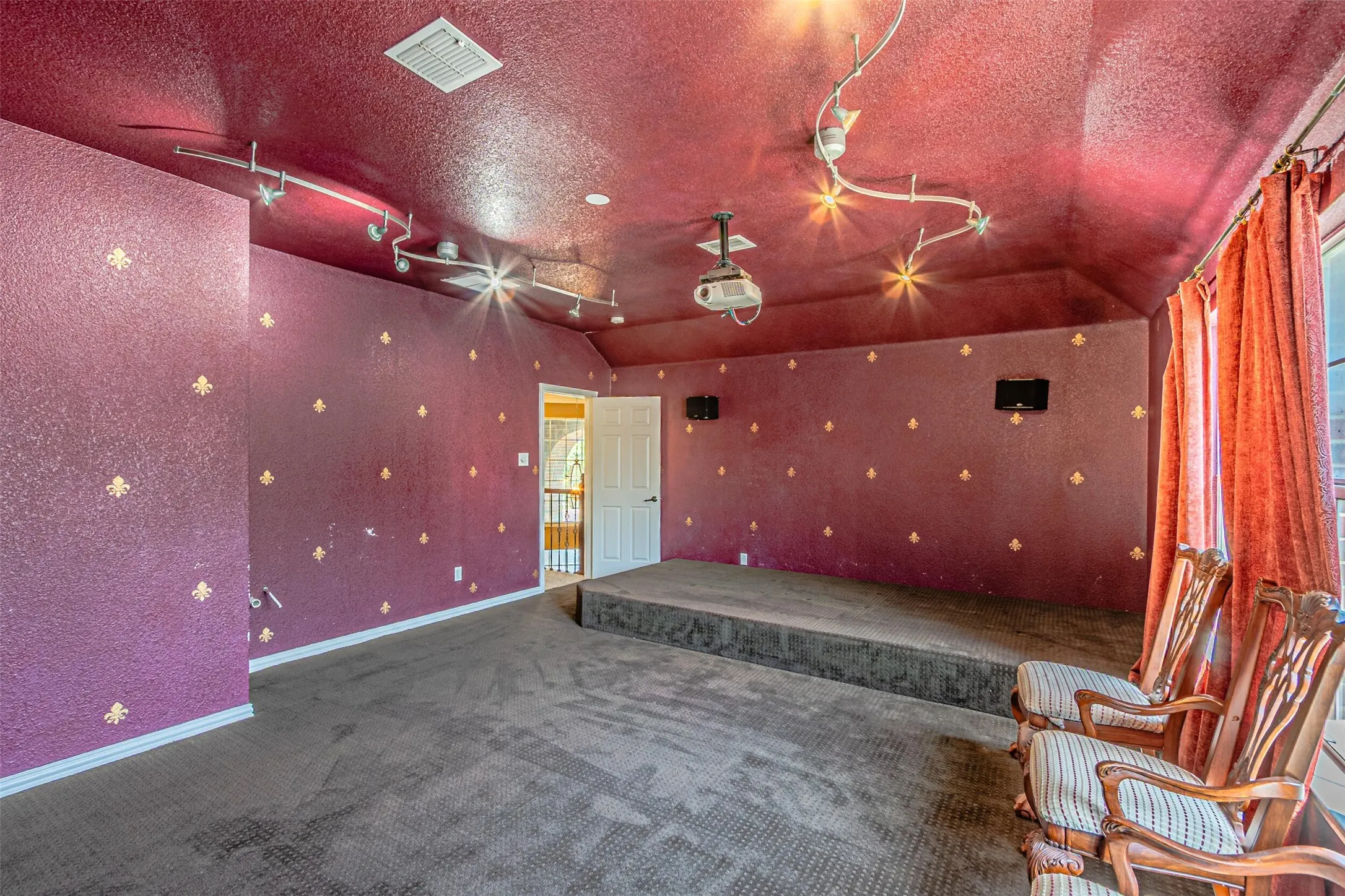 Single Family Residence For Sale in Denton County , 1913 Blue Ridge Drive, Flower Mound, Texas 75028, 4 Bedroom, 4 Bathroom, 2 Garage spaces, 3,783 Sqft, built in 1999, mls#21344640, Real Estate Agent in Flower Mound, Homes For Sale in Denton county, Homes For Sale in Flower Mound, Realtor in Flower Mound Texas, Real Estate Brokerage Independent Realty Texas, Luminita Cordes Realtor