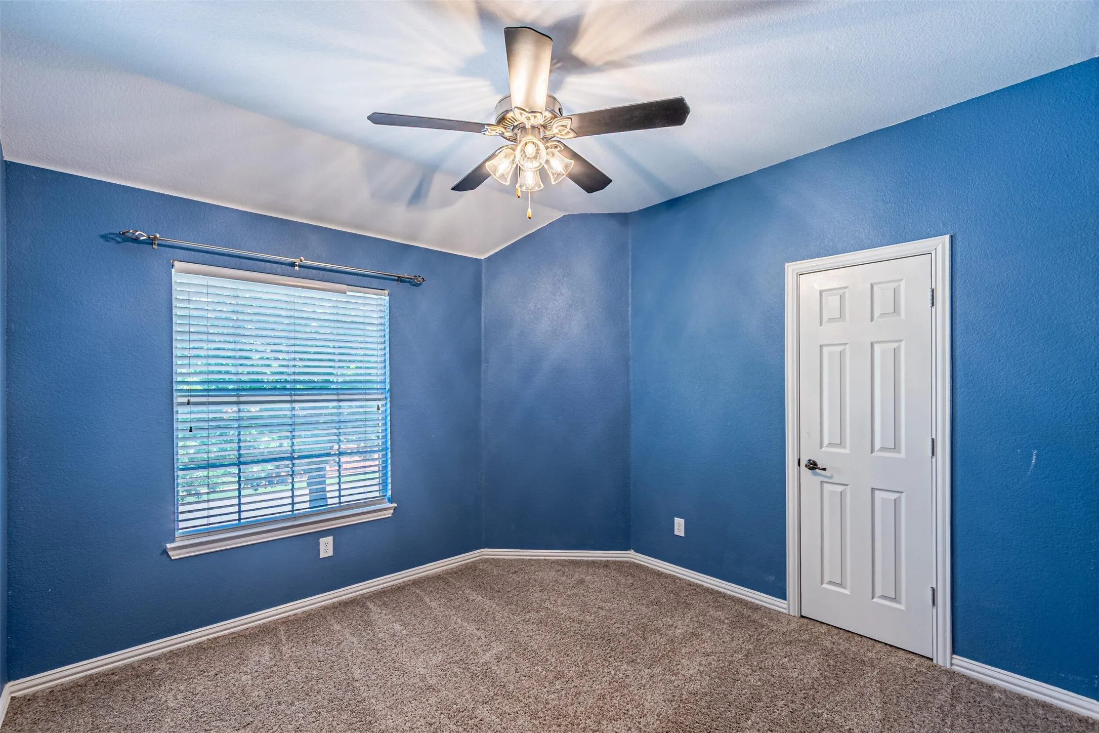 Single Family Residence For Sale in Denton County , 1913 Blue Ridge Drive, Flower Mound, Texas 75028, 4 Bedroom, 4 Bathroom, 2 Garage spaces, 3,783 Sqft, built in 1999, mls#21344640, Real Estate Agent in Flower Mound, Homes For Sale in Denton county, Homes For Sale in Flower Mound, Realtor in Flower Mound Texas, Real Estate Brokerage Independent Realty Texas, Luminita Cordes Realtor
