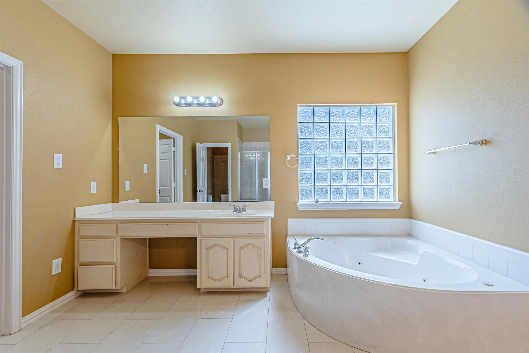Single Family Residence For Sale in Denton County , 1913 Blue Ridge Drive, Flower Mound, Texas 75028, 4 Bedroom, 4 Bathroom, 2 Garage spaces, 3,783 Sqft, built in 1999, mls#21344640, Real Estate Agent in Flower Mound, Homes For Sale in Denton county, Homes For Sale in Flower Mound, Realtor in Flower Mound Texas, Real Estate Brokerage Independent Realty Texas, Luminita Cordes Realtor