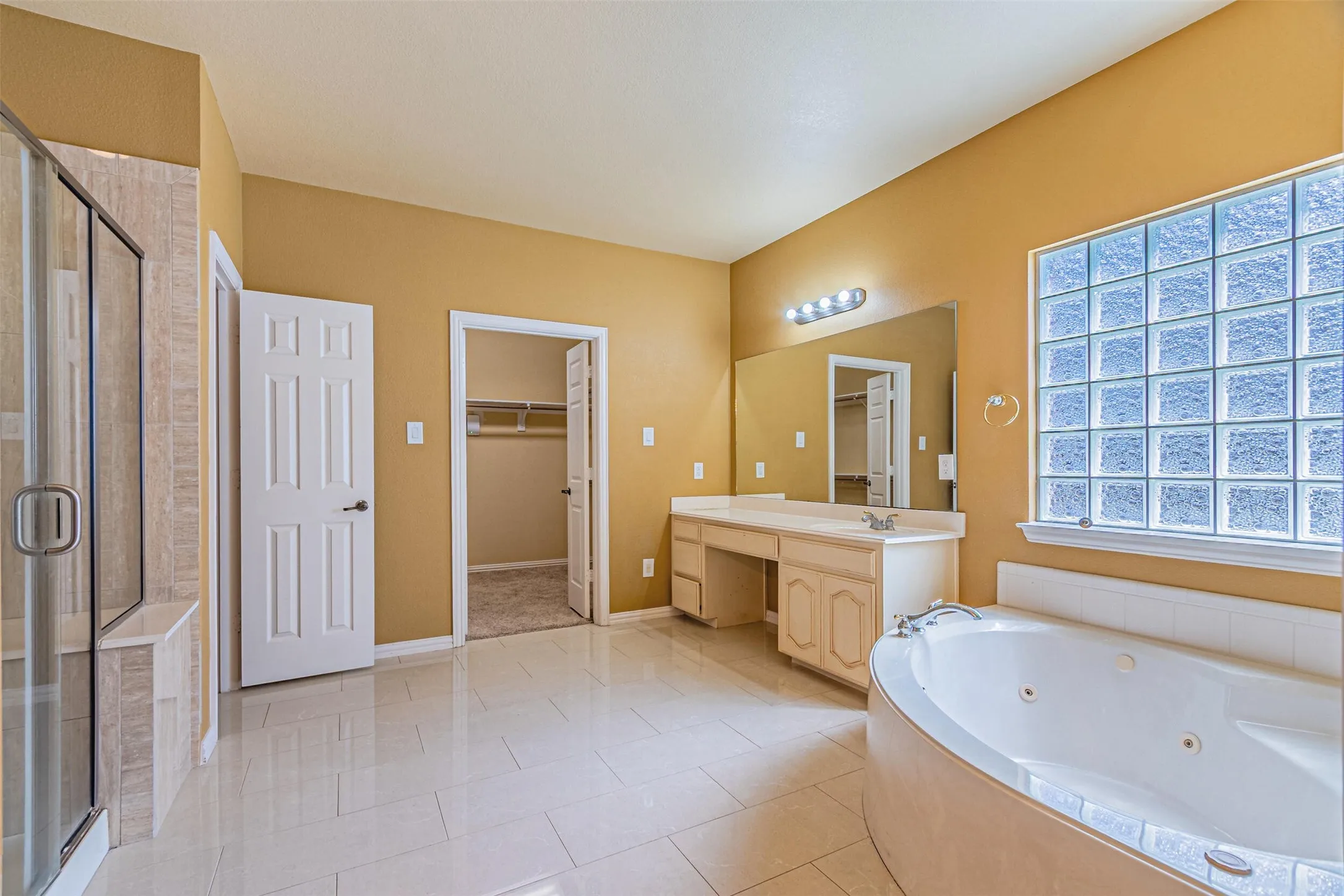 Single Family Residence For Sale in Denton County , 1913 Blue Ridge Drive, Flower Mound, Texas 75028, 4 Bedroom, 4 Bathroom, 2 Garage spaces, 3,783 Sqft, built in 1999, mls#21344640, Real Estate Agent in Flower Mound, Homes For Sale in Denton county, Homes For Sale in Flower Mound, Realtor in Flower Mound Texas, Real Estate Brokerage Independent Realty Texas, Luminita Cordes Realtor
