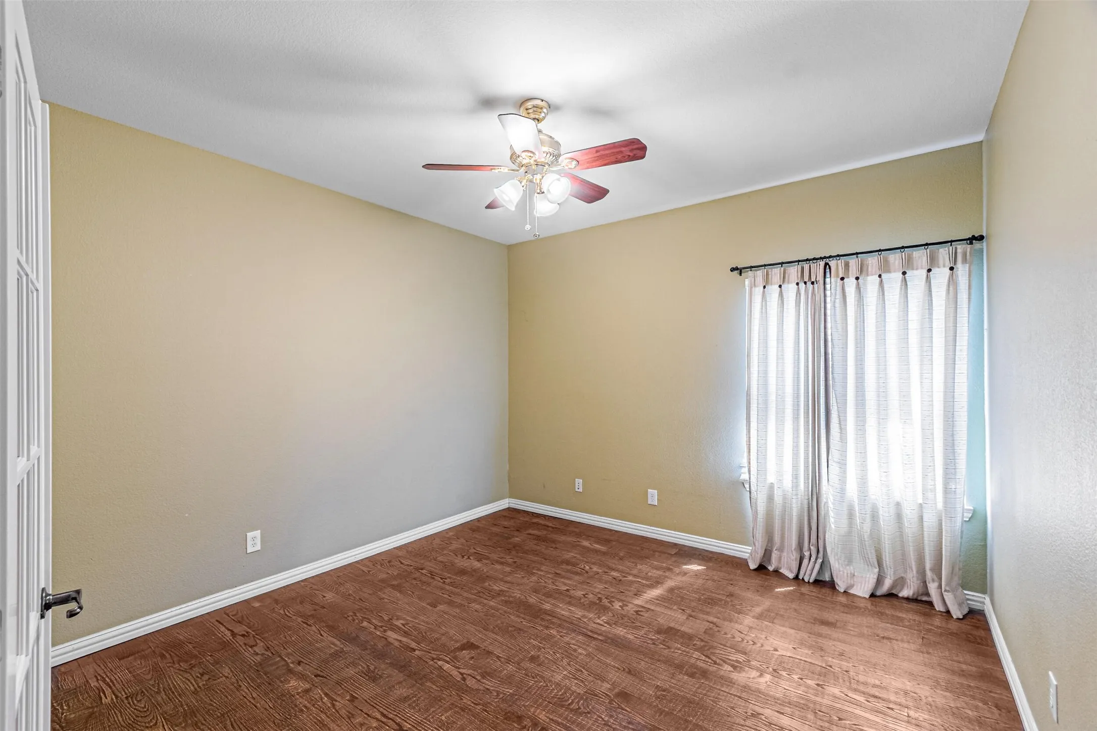 Single Family Residence For Sale in Denton County , 1913 Blue Ridge Drive, Flower Mound, Texas 75028, 4 Bedroom, 4 Bathroom, 2 Garage spaces, 3,783 Sqft, built in 1999, mls#21344640, Real Estate Agent in Flower Mound, Homes For Sale in Denton county, Homes For Sale in Flower Mound, Realtor in Flower Mound Texas, Real Estate Brokerage Independent Realty Texas, Luminita Cordes Realtor