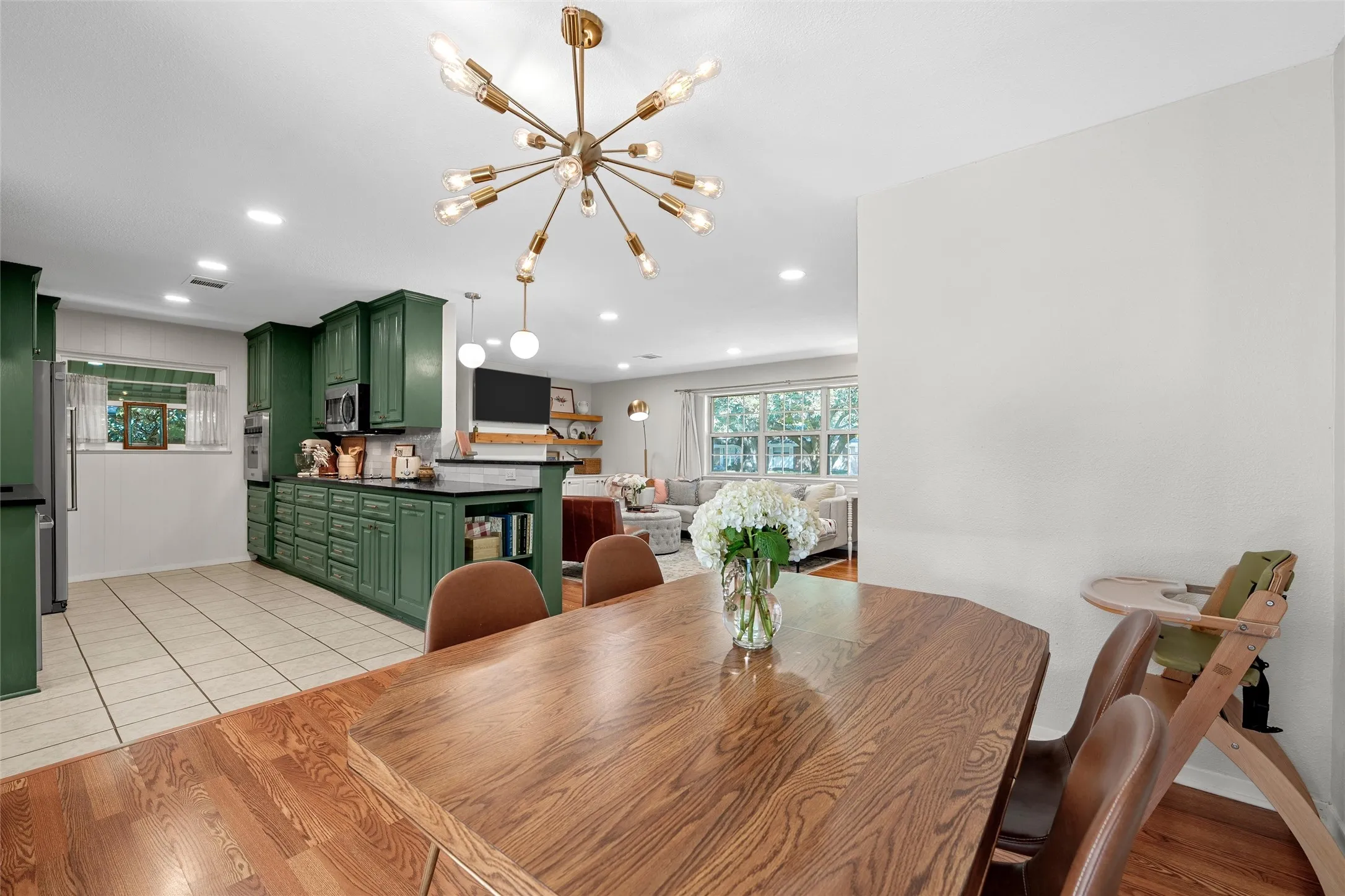 Single Family Residence For Sale in Mc Lennan County , 5306 Lake Crest Drive, Waco, Texas 76710, 2 Bedroom, 2 Bathroom, 2 Garage spaces, 1,618 Sqft, built in 1964, mls#21344303, Real Estate Agent in Waco, Homes For Sale in Mc Lennan county, Homes For Sale in Waco, Realtor in Waco Texas, Real Estate Brokerage Independent Realty Texas, Luminita Cordes Realtor
