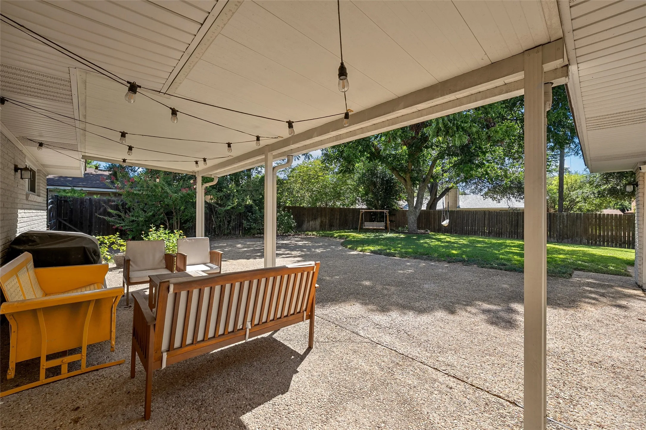 Single Family Residence For Sale in Mc Lennan County , 5306 Lake Crest Drive, Waco, Texas 76710, 2 Bedroom, 2 Bathroom, 2 Garage spaces, 1,618 Sqft, built in 1964, mls#21344303, Real Estate Agent in Waco, Homes For Sale in Mc Lennan county, Homes For Sale in Waco, Realtor in Waco Texas, Real Estate Brokerage Independent Realty Texas, Luminita Cordes Realtor