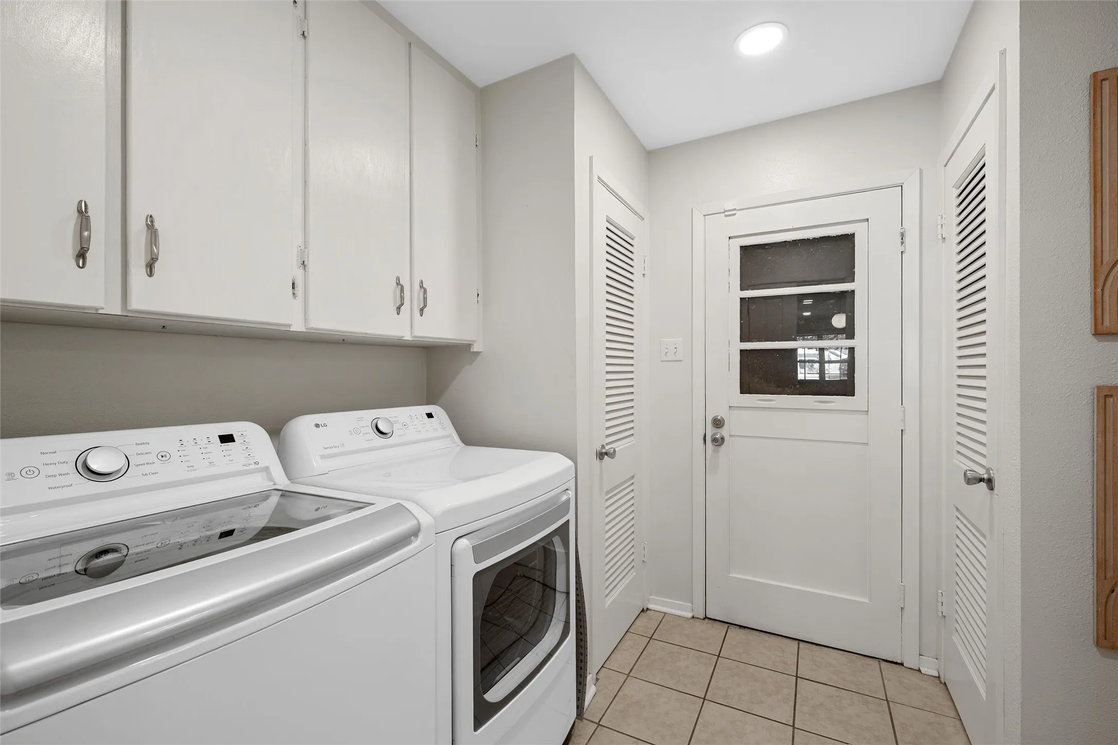 Single Family Residence For Sale in Mc Lennan County , 5306 Lake Crest Drive, Waco, Texas 76710, 2 Bedroom, 2 Bathroom, 2 Garage spaces, 1,618 Sqft, built in 1964, mls#21344303, Real Estate Agent in Waco, Homes For Sale in Mc Lennan county, Homes For Sale in Waco, Realtor in Waco Texas, Real Estate Brokerage Independent Realty Texas, Luminita Cordes Realtor