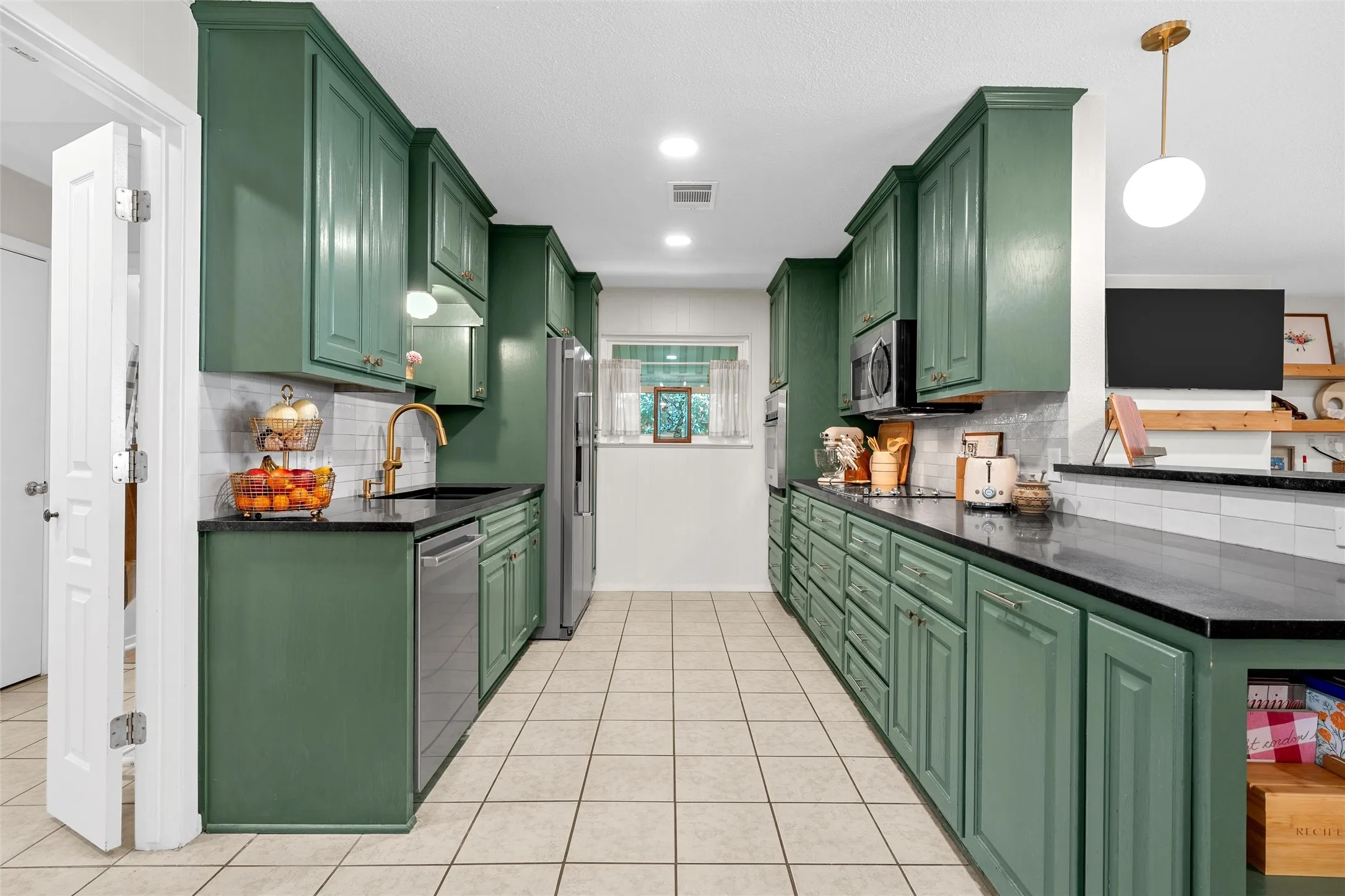 Single Family Residence For Sale in Mc Lennan County , 5306 Lake Crest Drive, Waco, Texas 76710, 2 Bedroom, 2 Bathroom, 2 Garage spaces, 1,618 Sqft, built in 1964, mls#21344303, Real Estate Agent in Waco, Homes For Sale in Mc Lennan county, Homes For Sale in Waco, Realtor in Waco Texas, Real Estate Brokerage Independent Realty Texas, Luminita Cordes Realtor