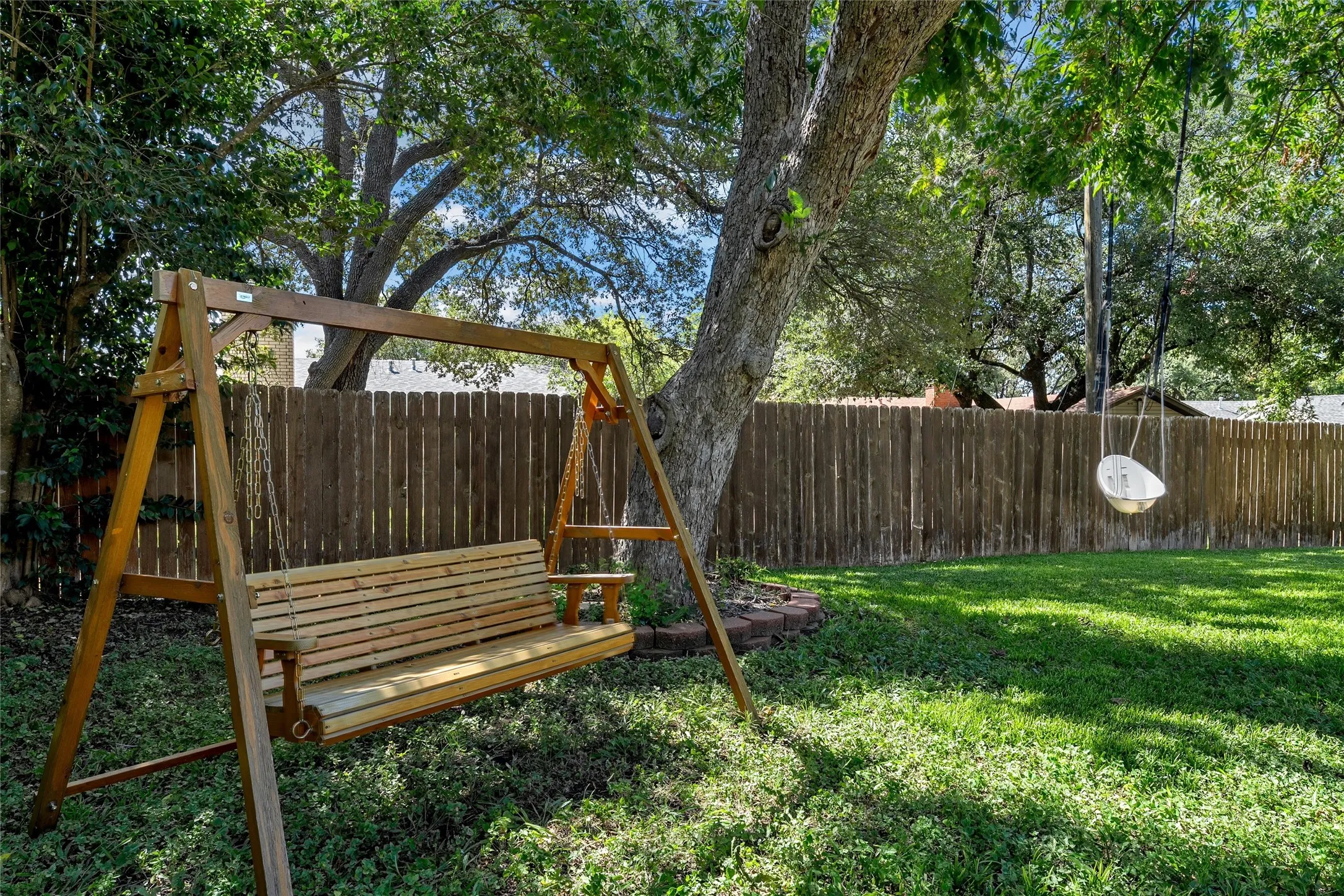 Single Family Residence For Sale in Mc Lennan County , 5306 Lake Crest Drive, Waco, Texas 76710, 2 Bedroom, 2 Bathroom, 2 Garage spaces, 1,618 Sqft, built in 1964, mls#21344303, Real Estate Agent in Waco, Homes For Sale in Mc Lennan county, Homes For Sale in Waco, Realtor in Waco Texas, Real Estate Brokerage Independent Realty Texas, Luminita Cordes Realtor