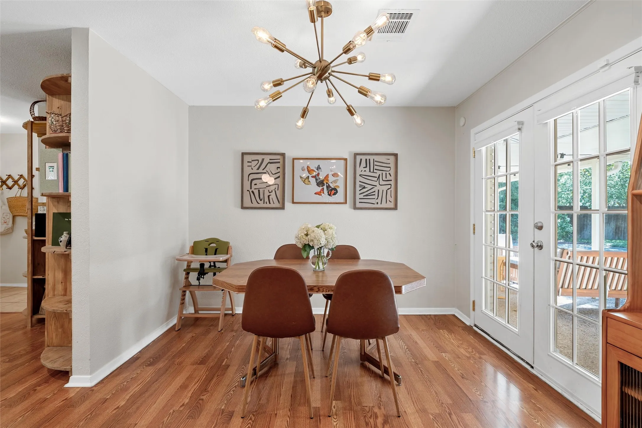 Single Family Residence For Sale in Mc Lennan County , 5306 Lake Crest Drive, Waco, Texas 76710, 2 Bedroom, 2 Bathroom, 2 Garage spaces, 1,618 Sqft, built in 1964, mls#21344303, Real Estate Agent in Waco, Homes For Sale in Mc Lennan county, Homes For Sale in Waco, Realtor in Waco Texas, Real Estate Brokerage Independent Realty Texas, Luminita Cordes Realtor