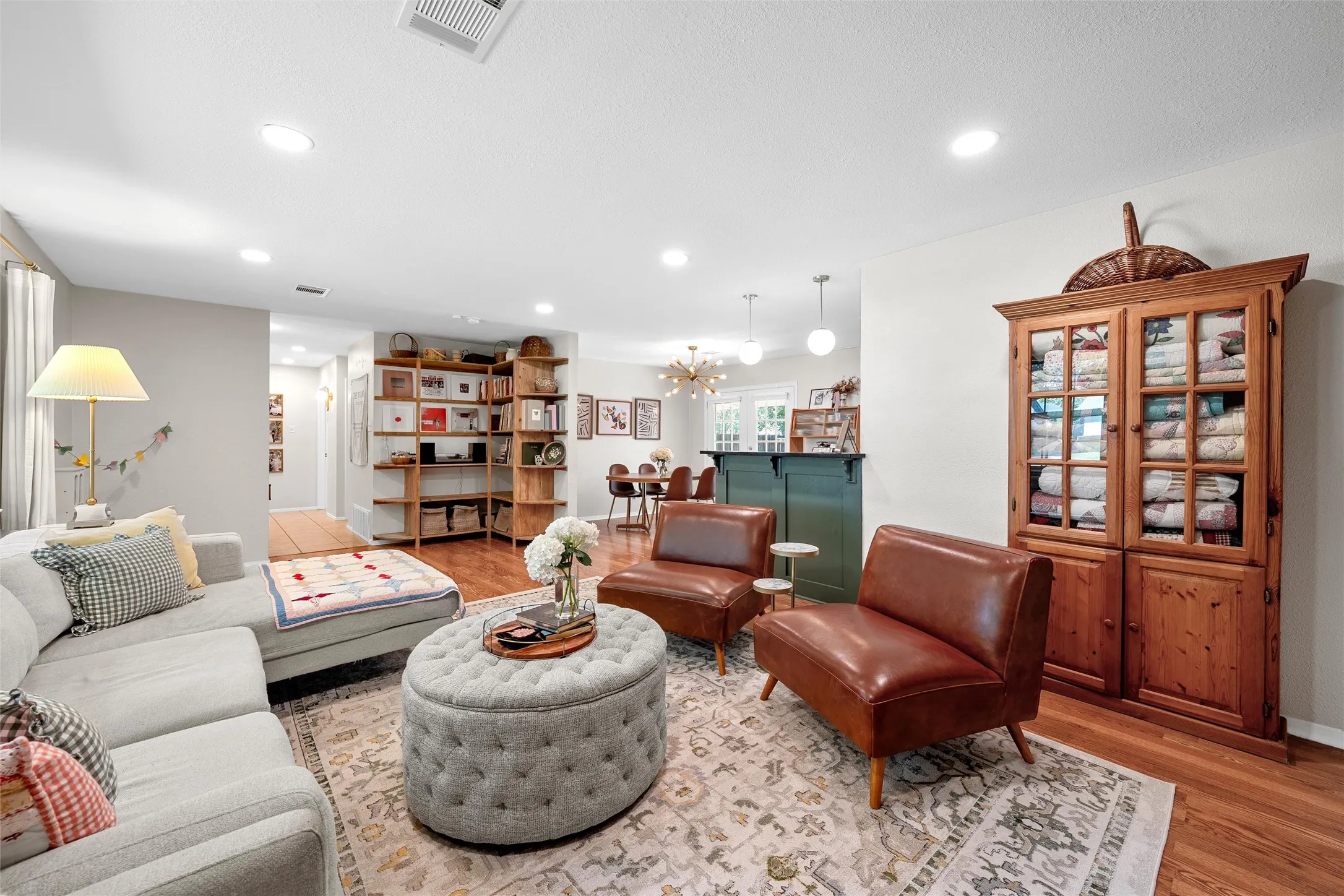 Single Family Residence For Sale in Mc Lennan County , 5306 Lake Crest Drive, Waco, Texas 76710, 2 Bedroom, 2 Bathroom, 2 Garage spaces, 1,618 Sqft, built in 1964, mls#21344303, Real Estate Agent in Waco, Homes For Sale in Mc Lennan county, Homes For Sale in Waco, Realtor in Waco Texas, Real Estate Brokerage Independent Realty Texas, Luminita Cordes Realtor