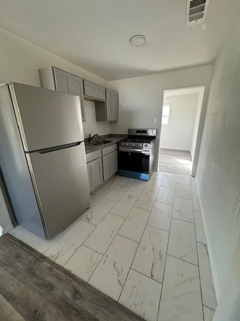 Duplex For Rent in Dallas County , 1302 Stone Drive, Irving, Texas 75061, 2 Bedrooms, 1 Bathroom, 2 Garage spaces, 1,288 Sqft, built in 1973, Price $1,650, mls#21344658, Real Estate Agent in Irving, Homes For Rent in Dallas county, Homes For Rent in Irving, Realtor in Irving Texas, Real Estate Brokerage Independent Realty Texas, Luminita Cordes Realtor