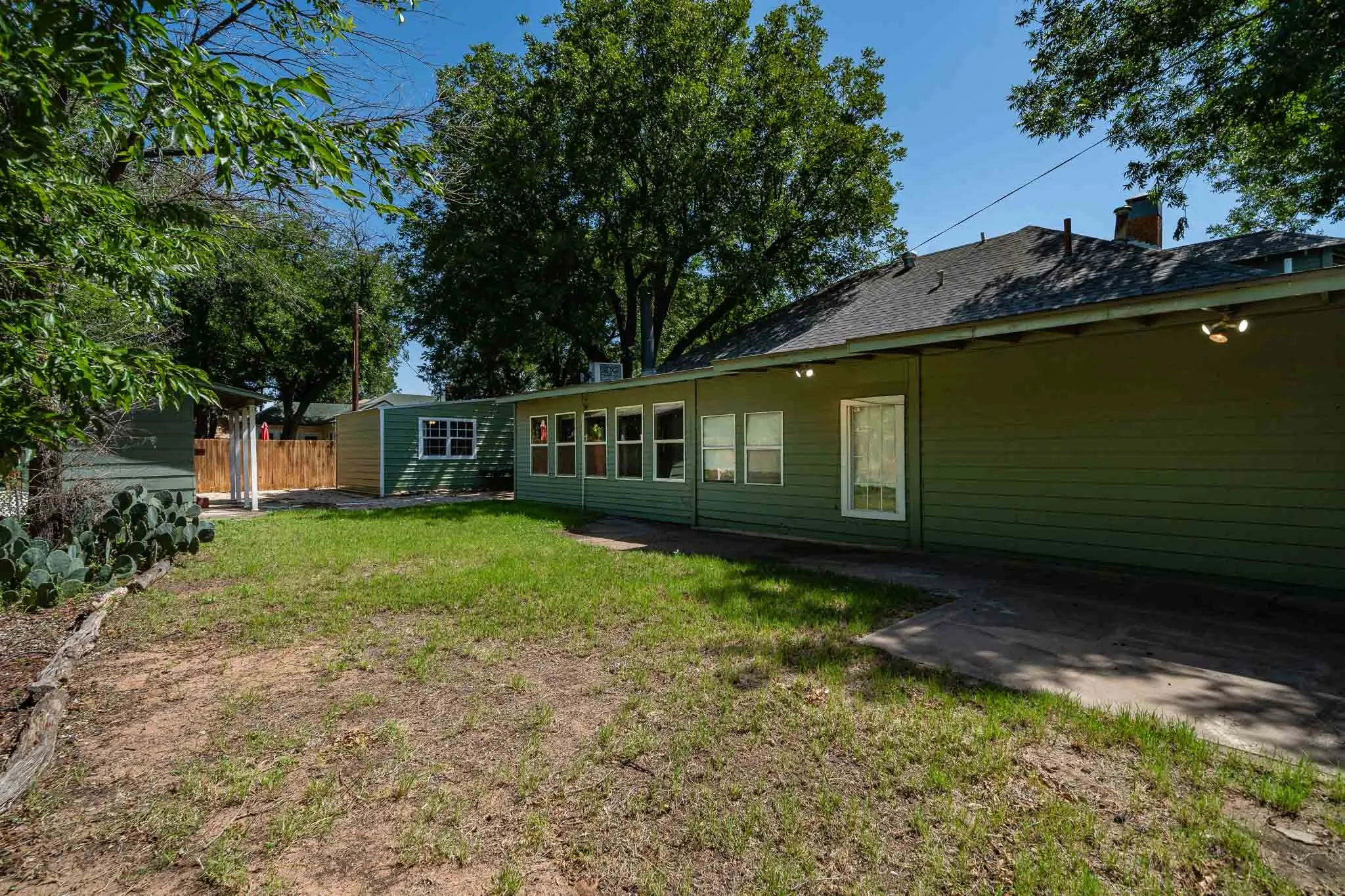 Single Family Residence For Sale in Haskell County , 401 N Avenue H, Haskell, Texas 79521, 3 Bedroom, 3 Bathroom, Garage spaces, 4,301 Sqft, built in 1907, mls#21343483, Real Estate Agent in Haskell, Homes For Sale in Haskell county, Homes For Sale in Haskell, Realtor in Haskell Texas, Real Estate Brokerage Independent Realty Texas, Luminita Cordes Realtor
