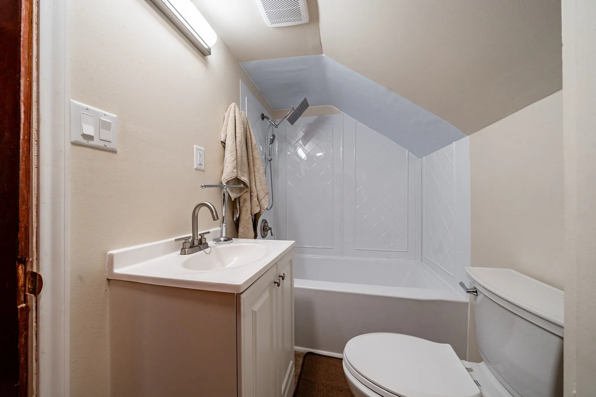 Single Family Residence For Sale in Haskell County , 401 N Avenue H, Haskell, Texas 79521, 3 Bedroom, 3 Bathroom, Garage spaces, 4,301 Sqft, built in 1907, mls#21343483, Real Estate Agent in Haskell, Homes For Sale in Haskell county, Homes For Sale in Haskell, Realtor in Haskell Texas, Real Estate Brokerage Independent Realty Texas, Luminita Cordes Realtor