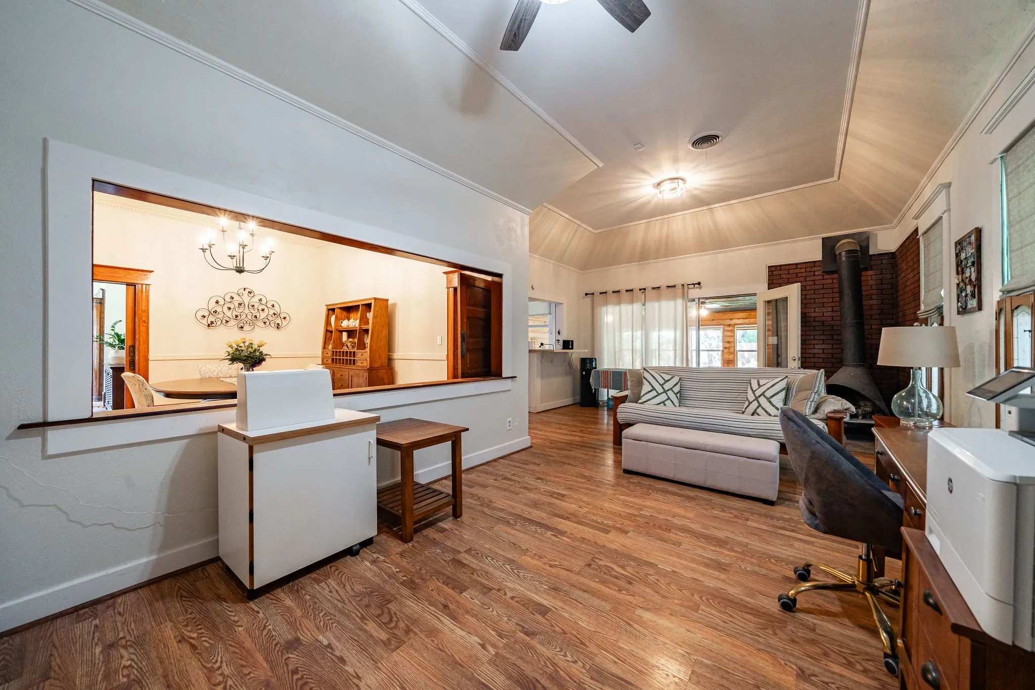 Single Family Residence For Sale in Haskell County , 401 N Avenue H, Haskell, Texas 79521, 3 Bedroom, 3 Bathroom, Garage spaces, 4,301 Sqft, built in 1907, mls#21343483, Real Estate Agent in Haskell, Homes For Sale in Haskell county, Homes For Sale in Haskell, Realtor in Haskell Texas, Real Estate Brokerage Independent Realty Texas, Luminita Cordes Realtor