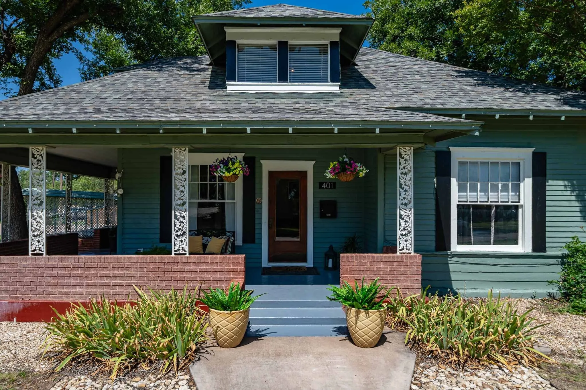 Single Family Residence For Sale in Haskell County , 401 N Avenue H, Haskell, Texas 79521, 3 Bedroom, 3 Bathroom, Garage spaces, 4,301 Sqft, built in 1907, mls#21343483, Real Estate Agent in Haskell, Homes For Sale in Haskell county, Homes For Sale in Haskell, Realtor in Haskell Texas, Real Estate Brokerage Independent Realty Texas, Luminita Cordes Realtor