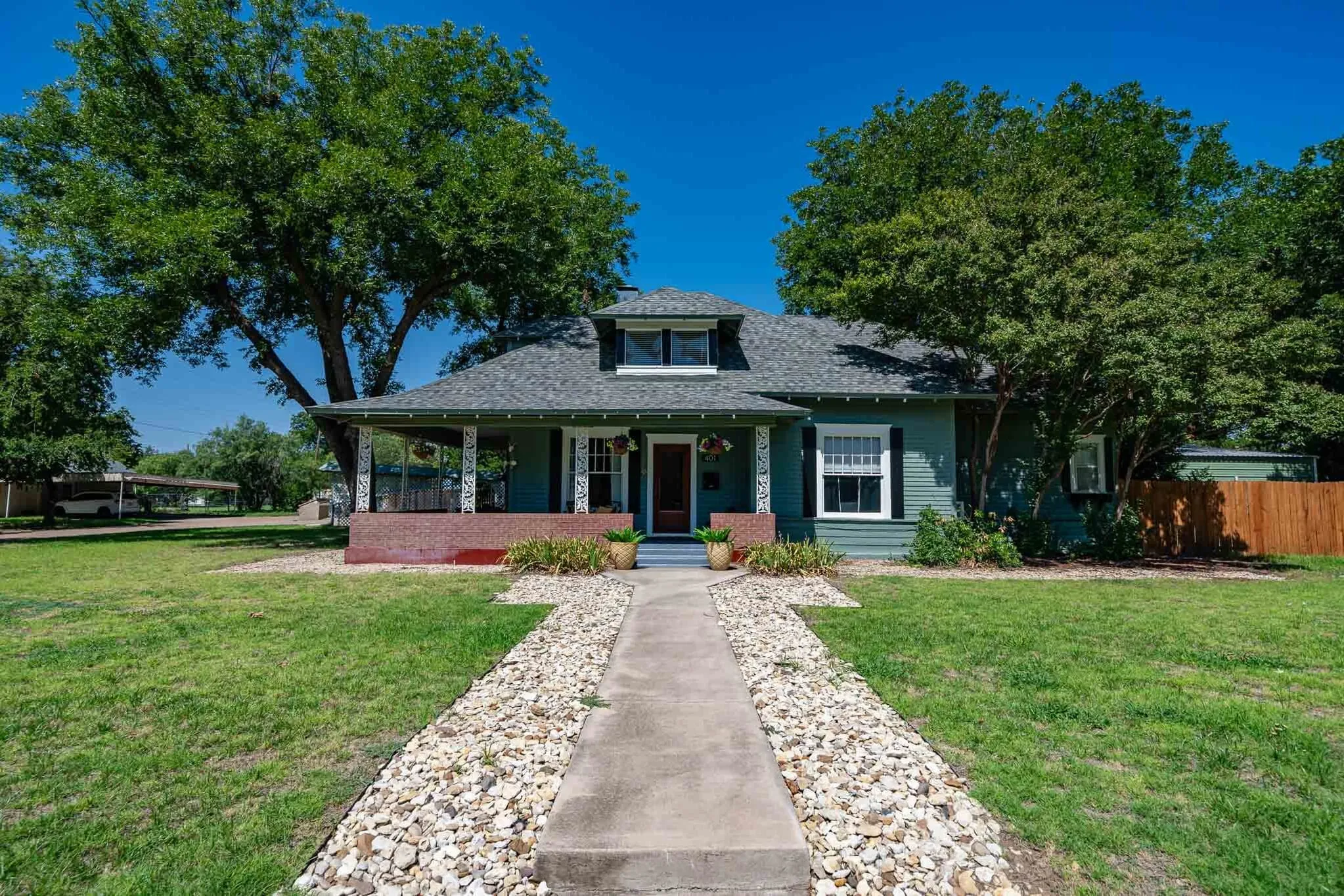 Single Family Residence For Sale in Haskell County , 401 N Avenue H, Haskell, Texas 79521, 3 Bedroom, 3 Bathroom, Garage spaces, 4,301 Sqft, built in 1907, mls#21343483, Real Estate Agent in Haskell, Homes For Sale in Haskell county, Homes For Sale in Haskell, Realtor in Haskell Texas, Real Estate Brokerage Independent Realty Texas, Luminita Cordes Realtor