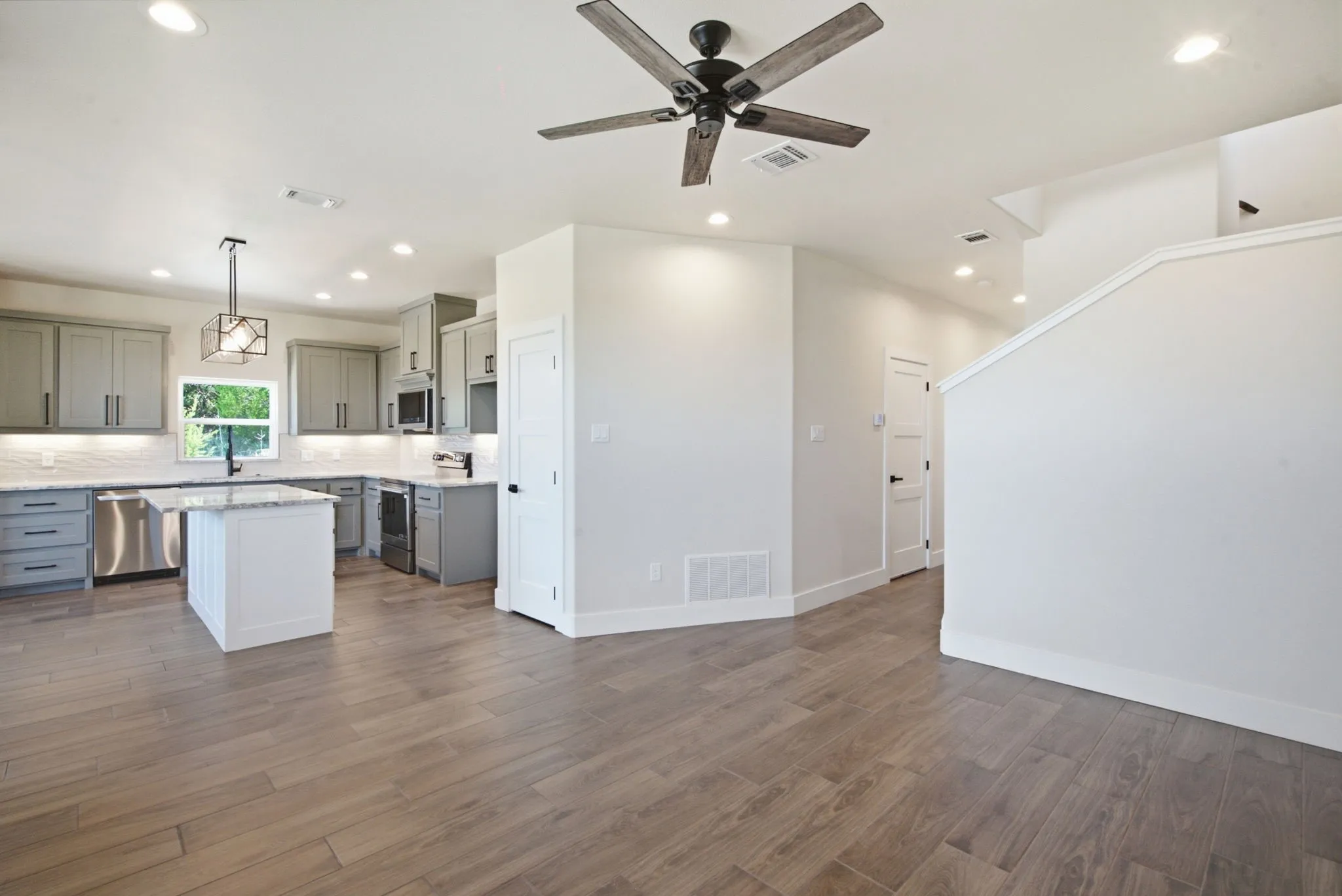 Single Family Residence For Sale in Parker County , 1613 Franklin Street, Weatherford, Texas 76086, 3 Bedroom, 3 Bathroom, 2 Garage spaces, 1,749 Sqft, built in 2025, mls#21344226, Real Estate Agent in Weatherford, Homes For Sale in Parker county, Homes For Sale in Weatherford, Realtor in Weatherford Texas, Real Estate Brokerage Independent Realty Texas, Luminita Cordes Realtor