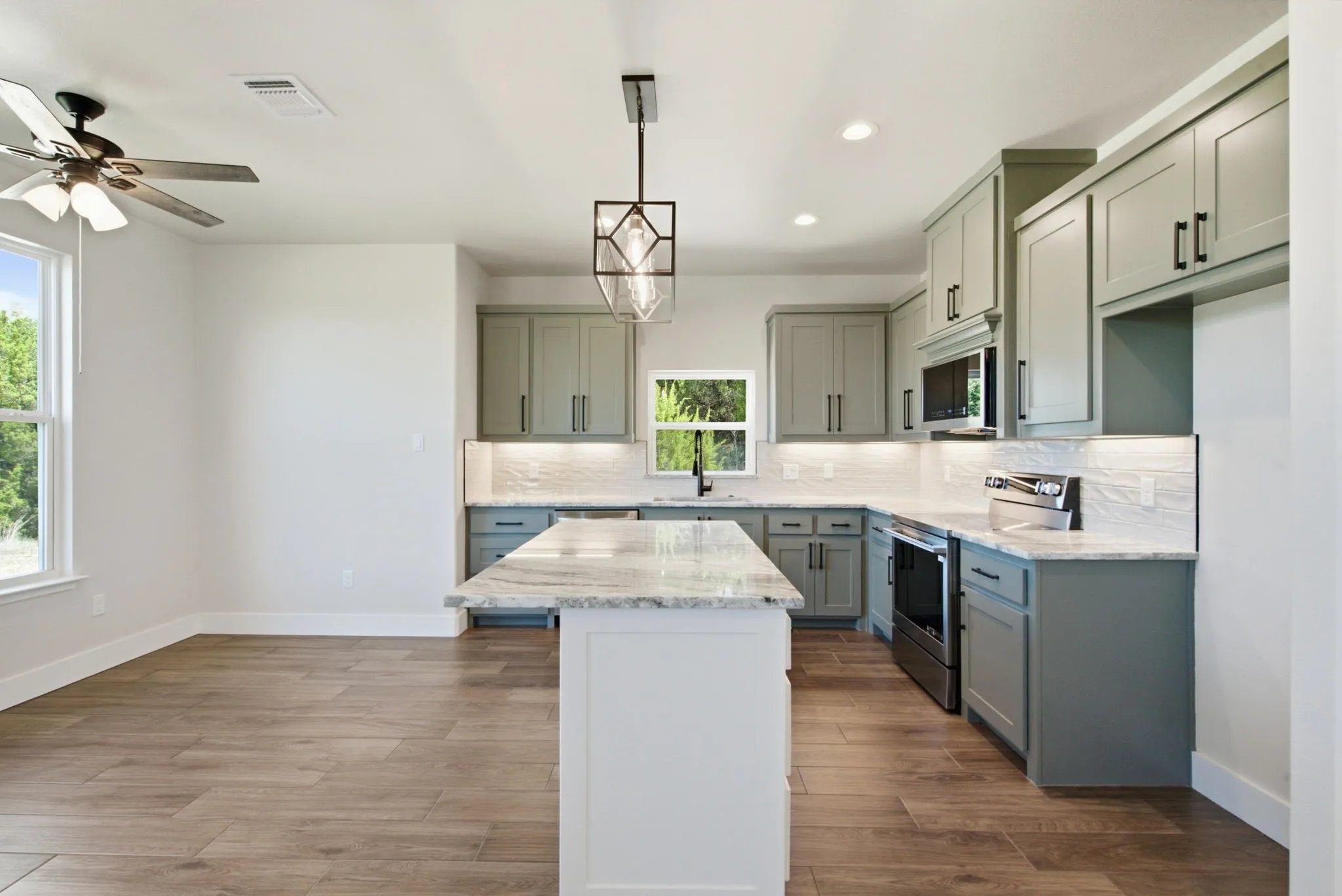 Single Family Residence For Sale in Parker County , 1613 Franklin Street, Weatherford, Texas 76086, 3 Bedroom, 3 Bathroom, 2 Garage spaces, 1,749 Sqft, built in 2025, mls#21344226, Real Estate Agent in Weatherford, Homes For Sale in Parker county, Homes For Sale in Weatherford, Realtor in Weatherford Texas, Real Estate Brokerage Independent Realty Texas, Luminita Cordes Realtor
