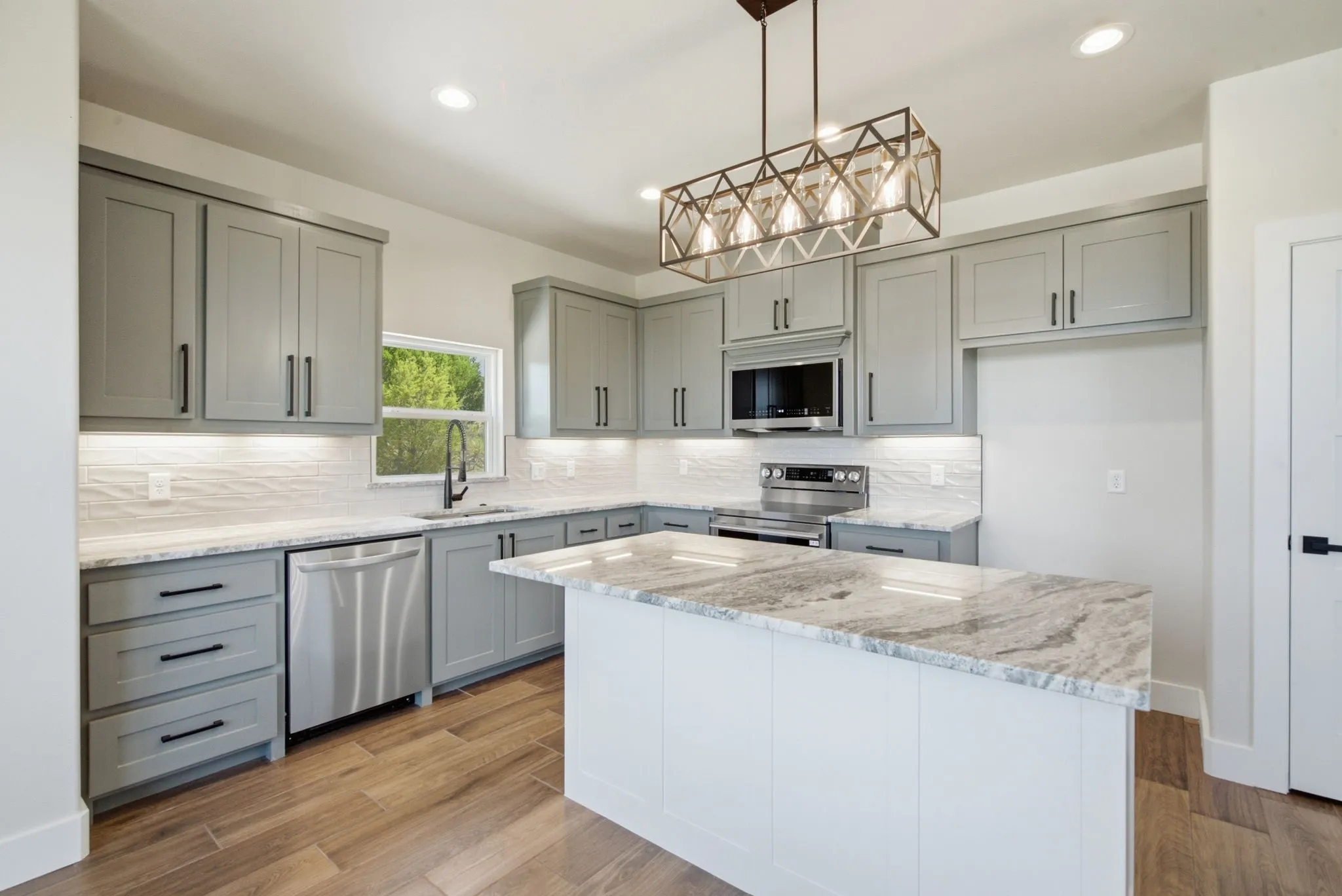 Single Family Residence For Sale in Parker County , 1613 Franklin Street, Weatherford, Texas 76086, 3 Bedroom, 3 Bathroom, 2 Garage spaces, 1,749 Sqft, built in 2025, mls#21344226, Real Estate Agent in Weatherford, Homes For Sale in Parker county, Homes For Sale in Weatherford, Realtor in Weatherford Texas, Real Estate Brokerage Independent Realty Texas, Luminita Cordes Realtor