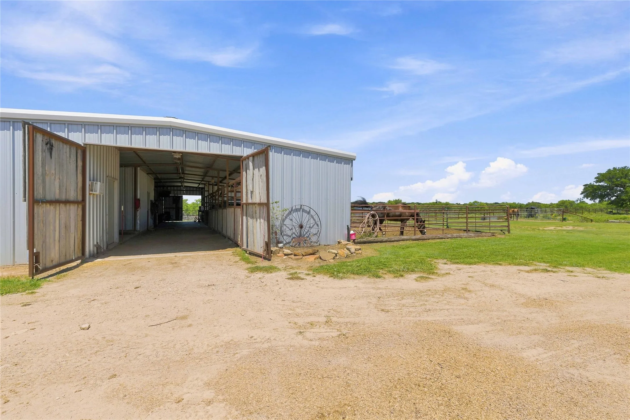 Farm For Sale in Mills County , 186 520, Mullin, Texas 76864, 4 Bedroom, 3 Bathroom, Garage spaces, 2,928 Sqft, built in 2015, mls#21341913, Real Estate Agent in Mullin, Homes For Sale in Mills county, Homes For Sale in Mullin, Realtor in Mullin Texas, Real Estate Brokerage Independent Realty Texas, Luminita Cordes Realtor