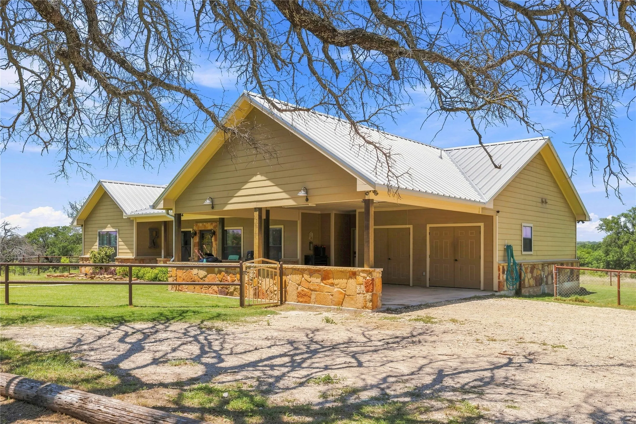 Farm For Sale in Mills County , 186 520, Mullin, Texas 76864, 4 Bedroom, 3 Bathroom, Garage spaces, 2,928 Sqft, built in 2015, mls#21341913, Real Estate Agent in Mullin, Homes For Sale in Mills county, Homes For Sale in Mullin, Realtor in Mullin Texas, Real Estate Brokerage Independent Realty Texas, Luminita Cordes Realtor