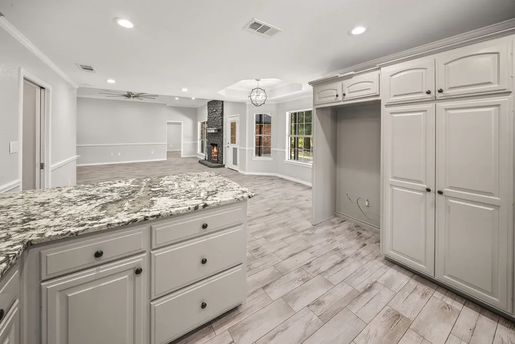 Single Family Residence For Sale in Van Zandt County , 510 Oklahoma Street, Van, Texas 75790, 5 Bedrooms, 3 Bathrooms, Garage spaces, 2,702 Sqft, built in 1997, Price $524,900, mls#21344665, Real Estate Agent in Van, Homes For Sale in Van Zandt county, Homes For Sale in Van, Realtor in Van Texas, Real Estate Brokerage Independent Realty Texas, Luminita Cordes Realtor