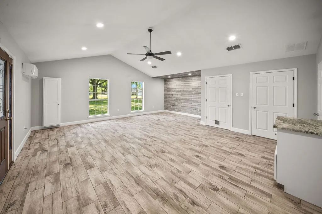 Single Family Residence For Sale in Van Zandt County , 510 Oklahoma Street, Van, Texas 75790, 5 Bedrooms, 3 Bathrooms, Garage spaces, 2,702 Sqft, built in 1997, Price $524,900, mls#21344665, Real Estate Agent in Van, Homes For Sale in Van Zandt county, Homes For Sale in Van, Realtor in Van Texas, Real Estate Brokerage Independent Realty Texas, Luminita Cordes Realtor