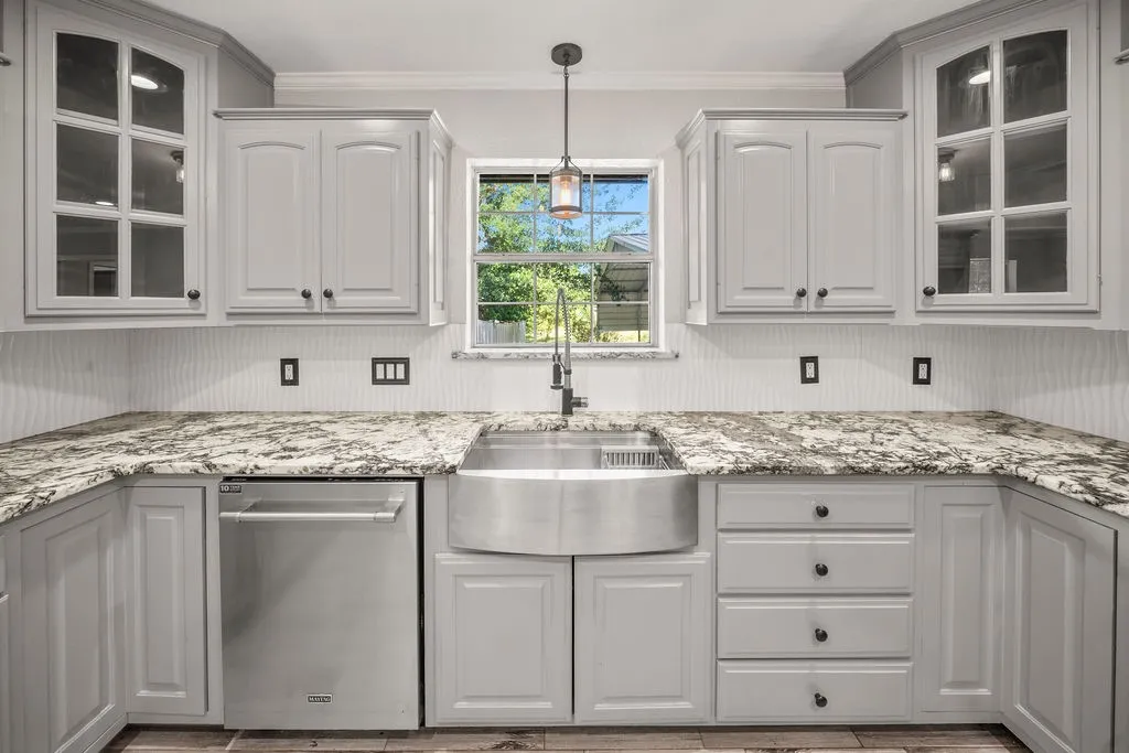 Single Family Residence For Sale in Van Zandt County , 510 Oklahoma Street, Van, Texas 75790, 5 Bedrooms, 3 Bathrooms, Garage spaces, 2,702 Sqft, built in 1997, Price $524,900, mls#21344665, Real Estate Agent in Van, Homes For Sale in Van Zandt county, Homes For Sale in Van, Realtor in Van Texas, Real Estate Brokerage Independent Realty Texas, Luminita Cordes Realtor