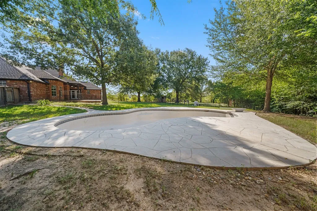 Single Family Residence For Sale in Van Zandt County , 510 Oklahoma Street, Van, Texas 75790, 5 Bedrooms, 3 Bathrooms, Garage spaces, 2,702 Sqft, built in 1997, Price $524,900, mls#21344665, Real Estate Agent in Van, Homes For Sale in Van Zandt county, Homes For Sale in Van, Realtor in Van Texas, Real Estate Brokerage Independent Realty Texas, Luminita Cordes Realtor