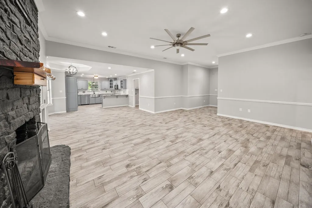 Single Family Residence For Sale in Van Zandt County , 510 Oklahoma Street, Van, Texas 75790, 5 Bedrooms, 3 Bathrooms, Garage spaces, 2,702 Sqft, built in 1997, Price $524,900, mls#21344665, Real Estate Agent in Van, Homes For Sale in Van Zandt county, Homes For Sale in Van, Realtor in Van Texas, Real Estate Brokerage Independent Realty Texas, Luminita Cordes Realtor