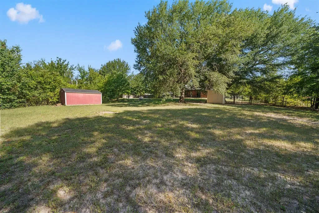 Single Family Residence For Sale in Van Zandt County , 510 Oklahoma Street, Van, Texas 75790, 5 Bedrooms, 3 Bathrooms, Garage spaces, 2,702 Sqft, built in 1997, Price $524,900, mls#21344665, Real Estate Agent in Van, Homes For Sale in Van Zandt county, Homes For Sale in Van, Realtor in Van Texas, Real Estate Brokerage Independent Realty Texas, Luminita Cordes Realtor