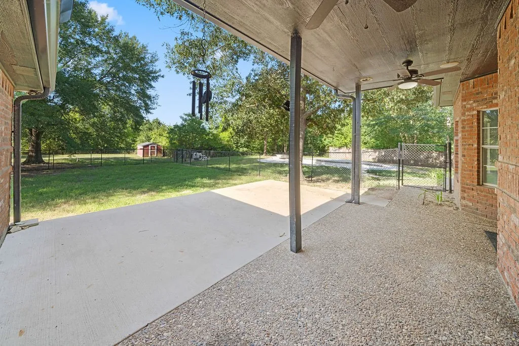 Single Family Residence For Sale in Van Zandt County , 510 Oklahoma Street, Van, Texas 75790, 5 Bedrooms, 3 Bathrooms, Garage spaces, 2,702 Sqft, built in 1997, Price $524,900, mls#21344665, Real Estate Agent in Van, Homes For Sale in Van Zandt county, Homes For Sale in Van, Realtor in Van Texas, Real Estate Brokerage Independent Realty Texas, Luminita Cordes Realtor