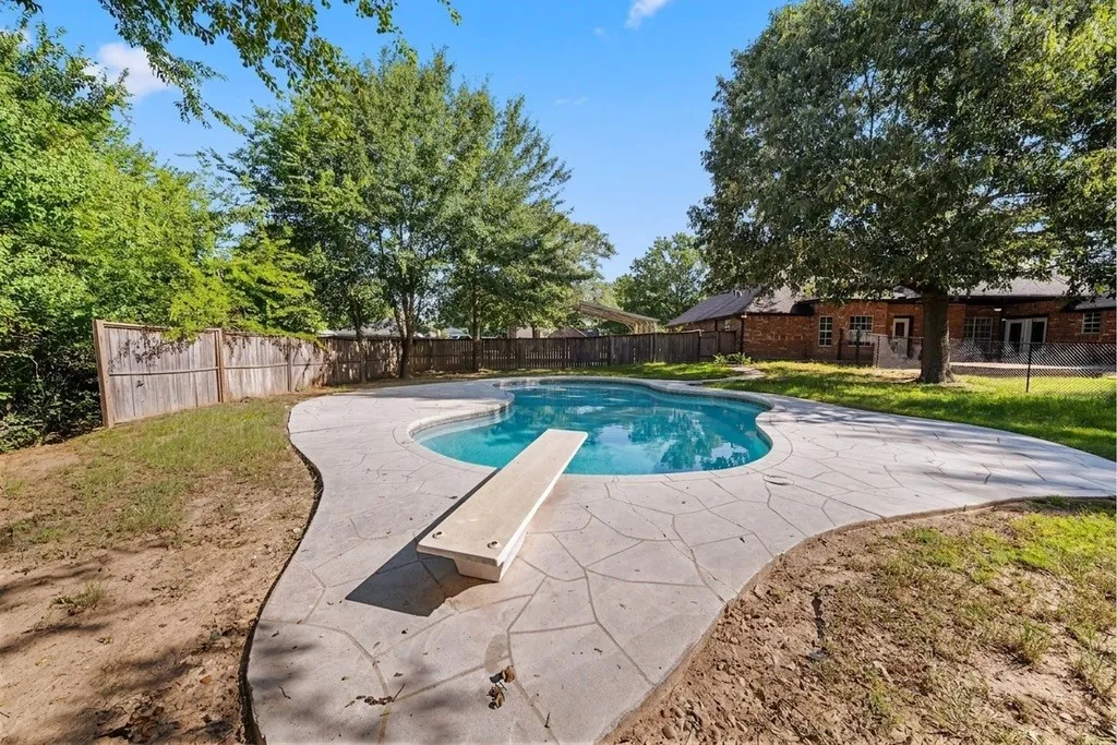 Single Family Residence For Sale in Van Zandt County , 510 Oklahoma Street, Van, Texas 75790, 5 Bedrooms, 3 Bathrooms, Garage spaces, 2,702 Sqft, built in 1997, Price $524,900, mls#21344665, Real Estate Agent in Van, Homes For Sale in Van Zandt county, Homes For Sale in Van, Realtor in Van Texas, Real Estate Brokerage Independent Realty Texas, Luminita Cordes Realtor