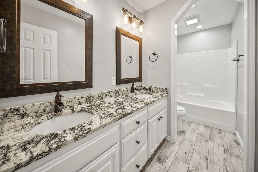 Single Family Residence For Sale in Van Zandt County , 510 Oklahoma Street, Van, Texas 75790, 5 Bedrooms, 3 Bathrooms, Garage spaces, 2,702 Sqft, built in 1997, Price $524,900, mls#21344665, Real Estate Agent in Van, Homes For Sale in Van Zandt county, Homes For Sale in Van, Realtor in Van Texas, Real Estate Brokerage Independent Realty Texas, Luminita Cordes Realtor