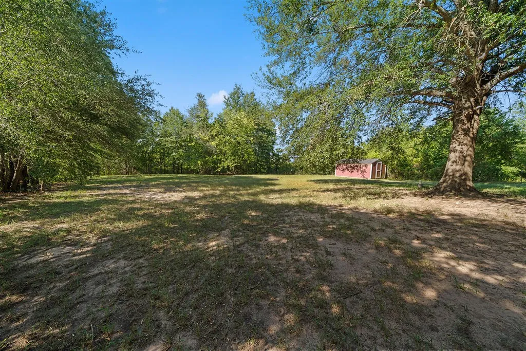 Single Family Residence For Sale in Van Zandt County , 510 Oklahoma Street, Van, Texas 75790, 5 Bedrooms, 3 Bathrooms, Garage spaces, 2,702 Sqft, built in 1997, Price $524,900, mls#21344665, Real Estate Agent in Van, Homes For Sale in Van Zandt county, Homes For Sale in Van, Realtor in Van Texas, Real Estate Brokerage Independent Realty Texas, Luminita Cordes Realtor