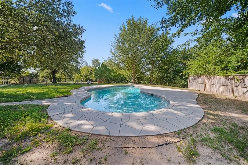 Single Family Residence For Sale in Van Zandt County , 510 Oklahoma Street, Van, Texas 75790, 5 Bedrooms, 3 Bathrooms, Garage spaces, 2,702 Sqft, built in 1997, Price $524,900, mls#21344665, Real Estate Agent in Van, Homes For Sale in Van Zandt county, Homes For Sale in Van, Realtor in Van Texas, Real Estate Brokerage Independent Realty Texas, Luminita Cordes Realtor