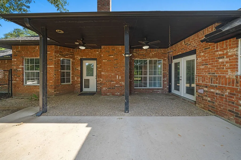 Single Family Residence For Sale in Van Zandt County , 510 Oklahoma Street, Van, Texas 75790, 5 Bedrooms, 3 Bathrooms, Garage spaces, 2,702 Sqft, built in 1997, Price $524,900, mls#21344665, Real Estate Agent in Van, Homes For Sale in Van Zandt county, Homes For Sale in Van, Realtor in Van Texas, Real Estate Brokerage Independent Realty Texas, Luminita Cordes Realtor