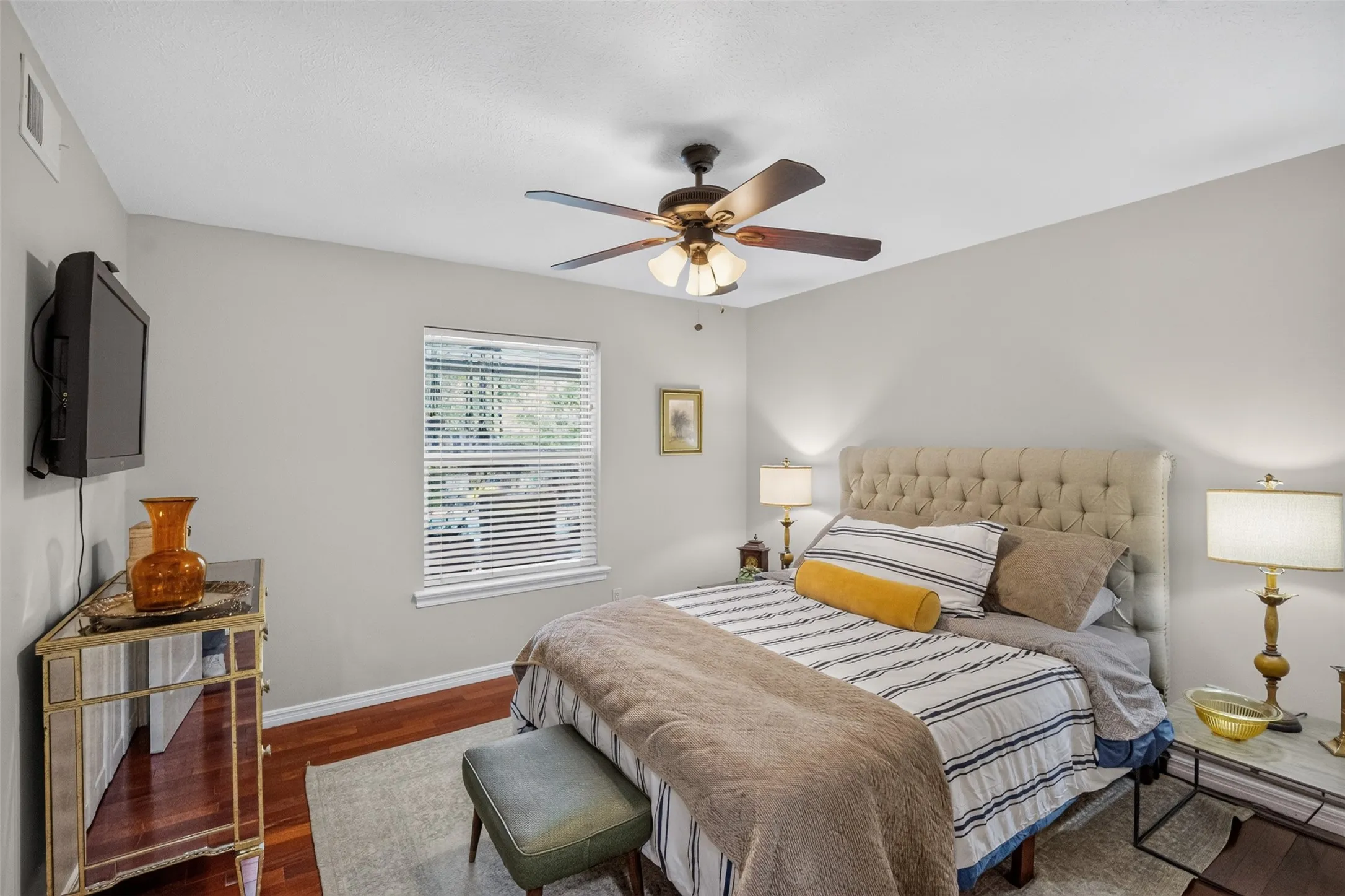 Single Family Residence For Sale in Dallas County , 1810 S Crest, Carrollton, Texas 75006, 4 Bedroom, 4 Bathroom, Garage spaces, 2,818 Sqft, built in 1965, mls#21344492, Real Estate Agent in Carrollton, Homes For Sale in Dallas county, Homes For Sale in Carrollton, Realtor in Carrollton Texas, Real Estate Brokerage Independent Realty Texas, Luminita Cordes Realtor
