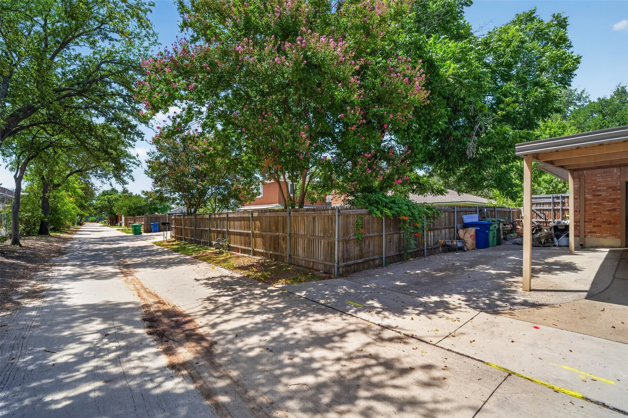 Single Family Residence For Sale in Dallas County , 1810 S Crest, Carrollton, Texas 75006, 4 Bedroom, 4 Bathroom, Garage spaces, 2,818 Sqft, built in 1965, mls#21344492, Real Estate Agent in Carrollton, Homes For Sale in Dallas county, Homes For Sale in Carrollton, Realtor in Carrollton Texas, Real Estate Brokerage Independent Realty Texas, Luminita Cordes Realtor