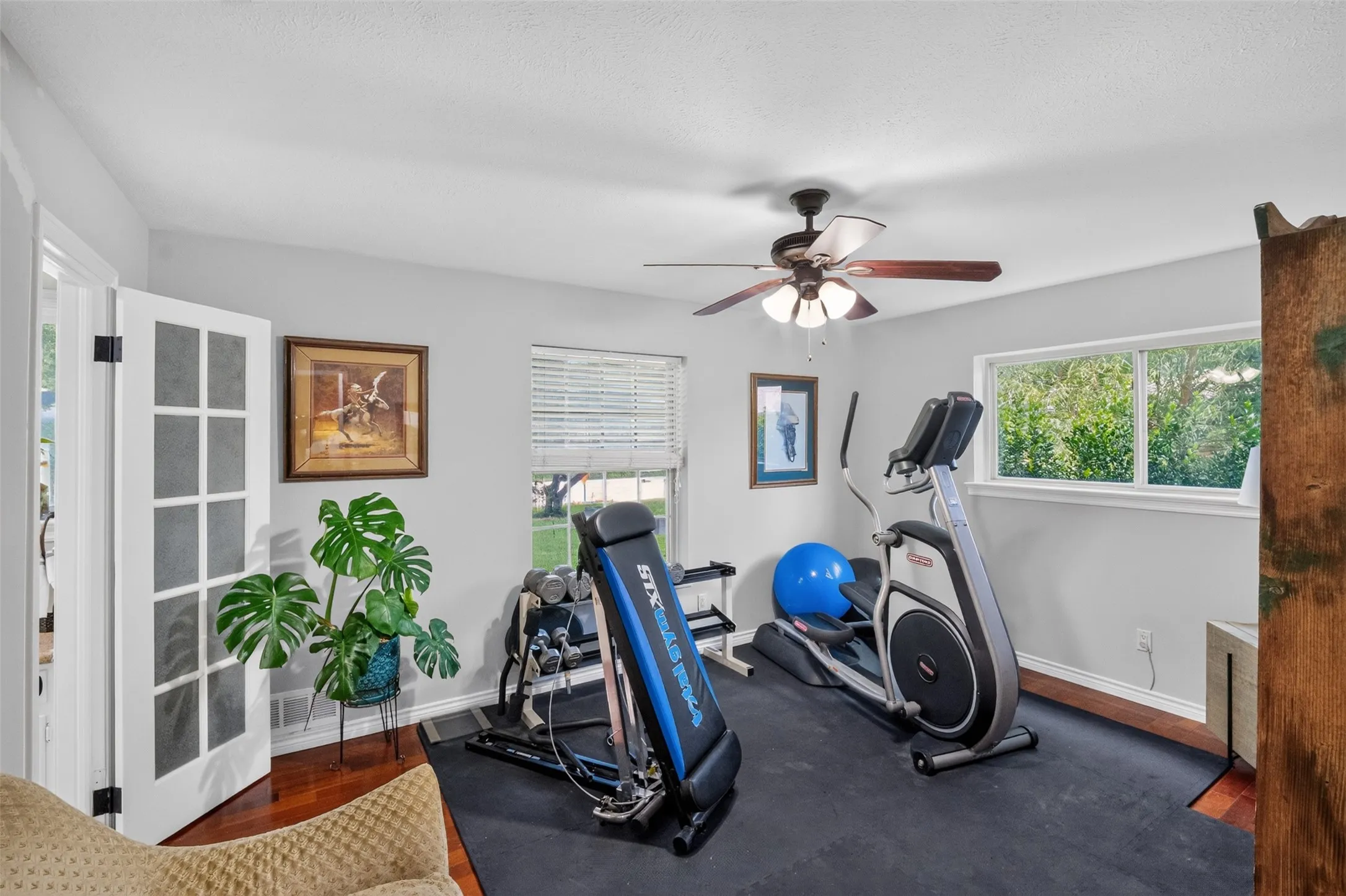 Single Family Residence For Sale in Dallas County , 1810 S Crest, Carrollton, Texas 75006, 4 Bedroom, 4 Bathroom, Garage spaces, 2,818 Sqft, built in 1965, mls#21344492, Real Estate Agent in Carrollton, Homes For Sale in Dallas county, Homes For Sale in Carrollton, Realtor in Carrollton Texas, Real Estate Brokerage Independent Realty Texas, Luminita Cordes Realtor
