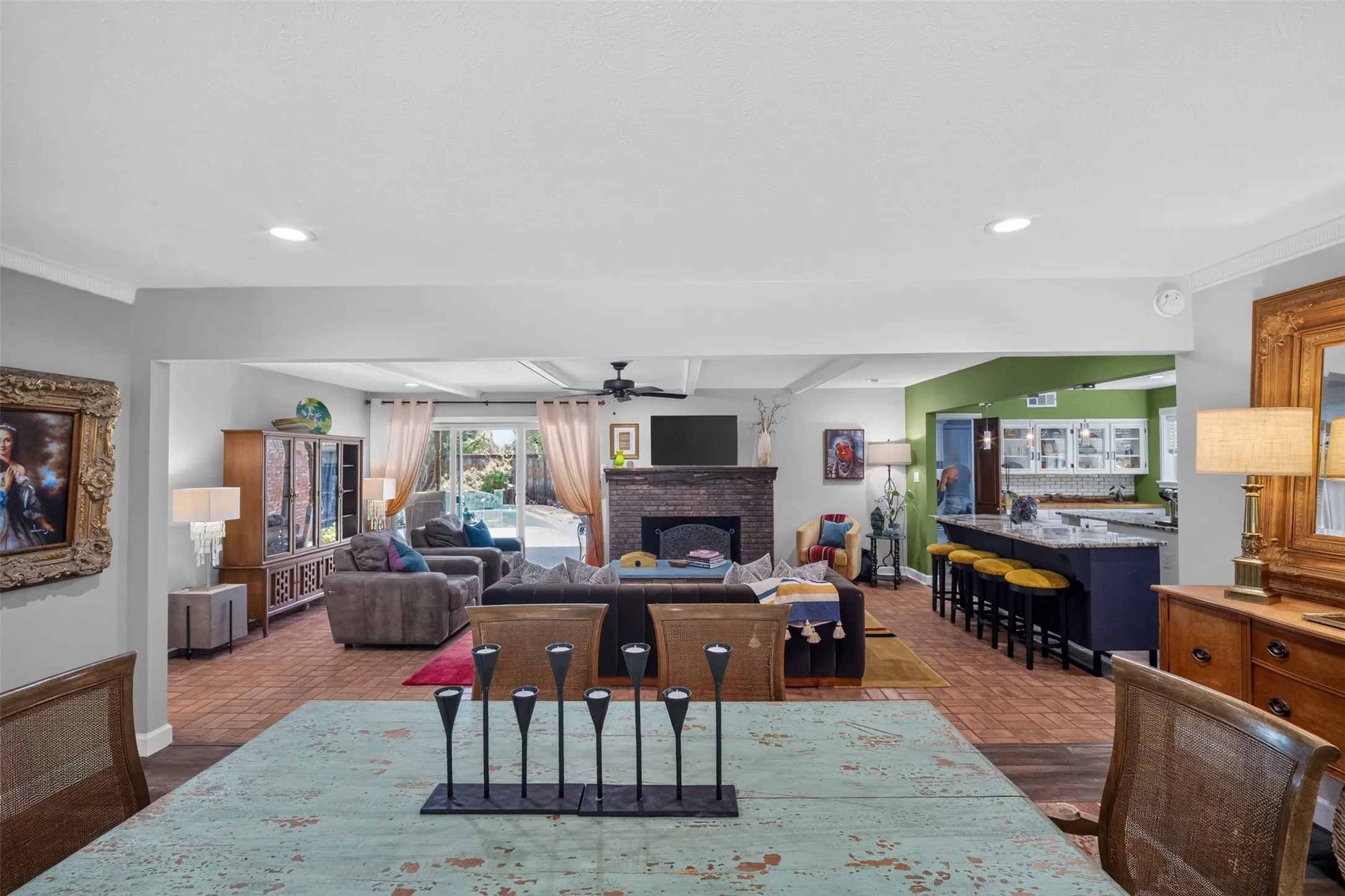 Single Family Residence For Sale in Dallas County , 1810 S Crest, Carrollton, Texas 75006, 4 Bedroom, 4 Bathroom, Garage spaces, 2,818 Sqft, built in 1965, mls#21344492, Real Estate Agent in Carrollton, Homes For Sale in Dallas county, Homes For Sale in Carrollton, Realtor in Carrollton Texas, Real Estate Brokerage Independent Realty Texas, Luminita Cordes Realtor