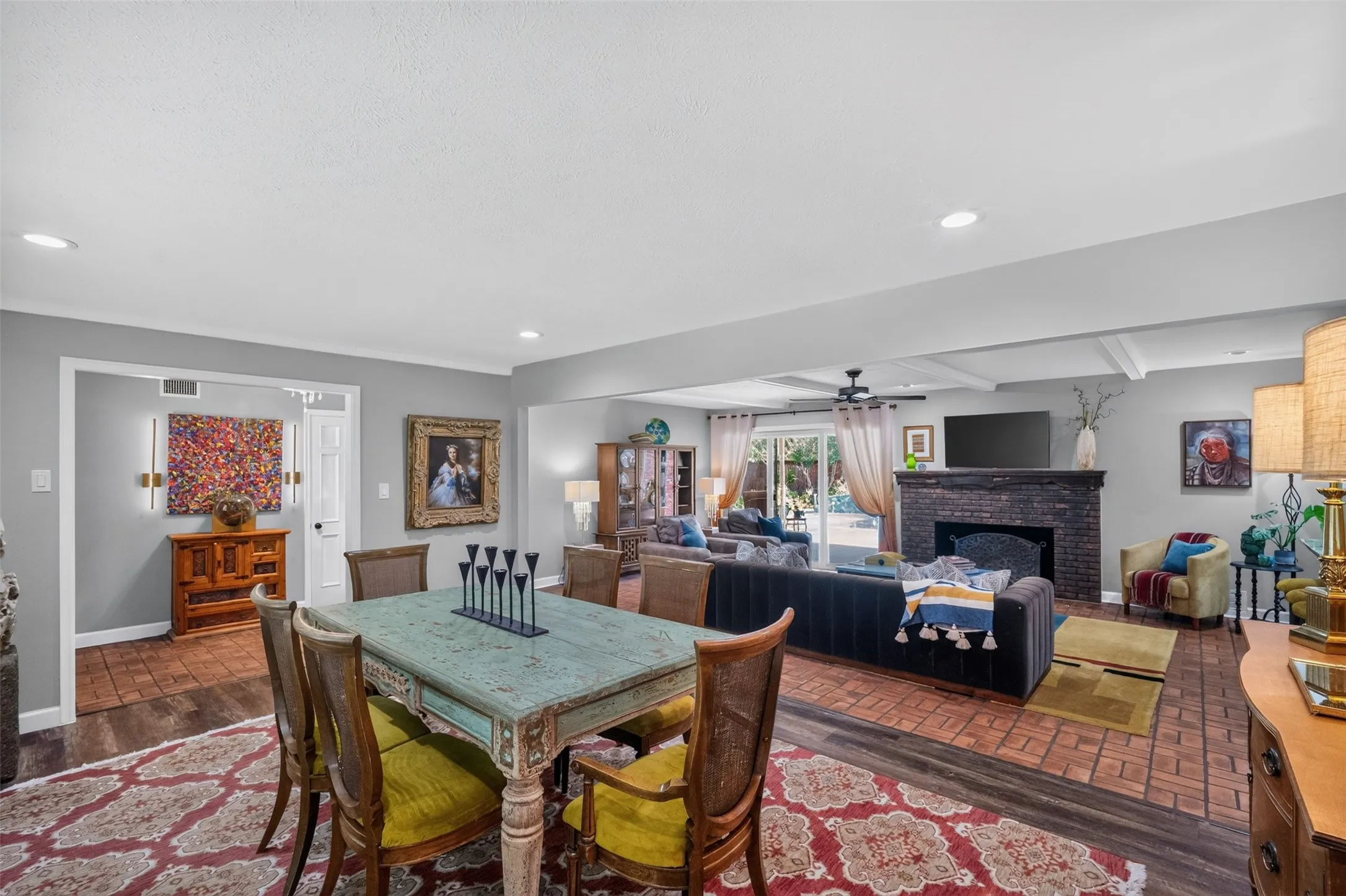 Single Family Residence For Sale in Dallas County , 1810 S Crest, Carrollton, Texas 75006, 4 Bedroom, 4 Bathroom, Garage spaces, 2,818 Sqft, built in 1965, mls#21344492, Real Estate Agent in Carrollton, Homes For Sale in Dallas county, Homes For Sale in Carrollton, Realtor in Carrollton Texas, Real Estate Brokerage Independent Realty Texas, Luminita Cordes Realtor