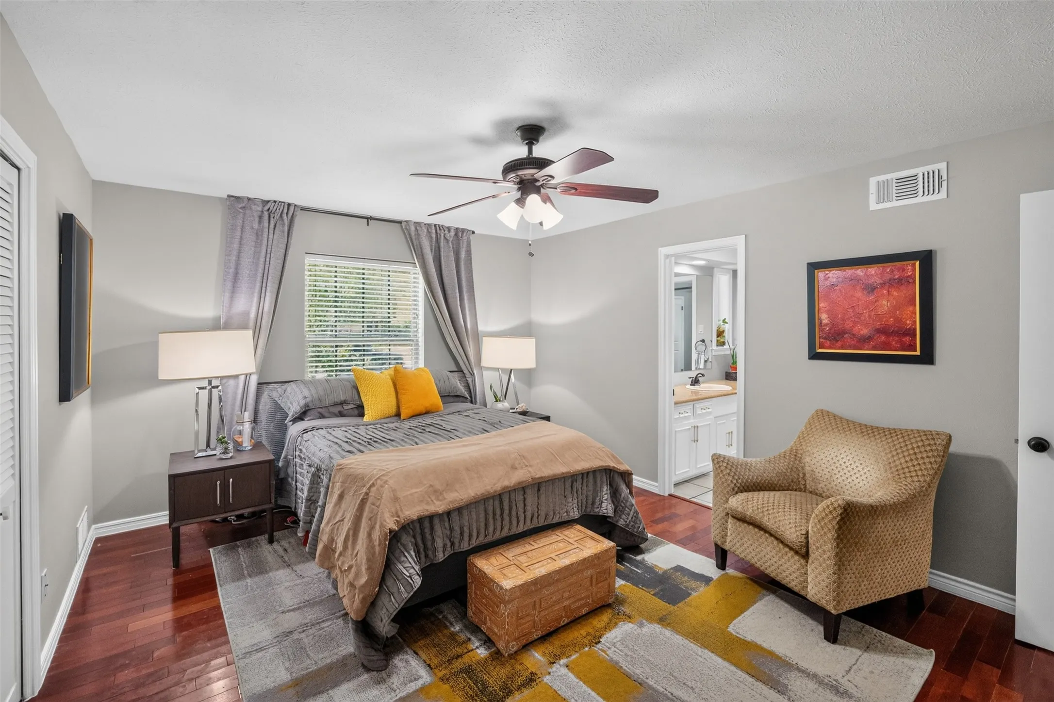 Single Family Residence For Sale in Dallas County , 1810 S Crest, Carrollton, Texas 75006, 4 Bedroom, 4 Bathroom, Garage spaces, 2,818 Sqft, built in 1965, mls#21344492, Real Estate Agent in Carrollton, Homes For Sale in Dallas county, Homes For Sale in Carrollton, Realtor in Carrollton Texas, Real Estate Brokerage Independent Realty Texas, Luminita Cordes Realtor