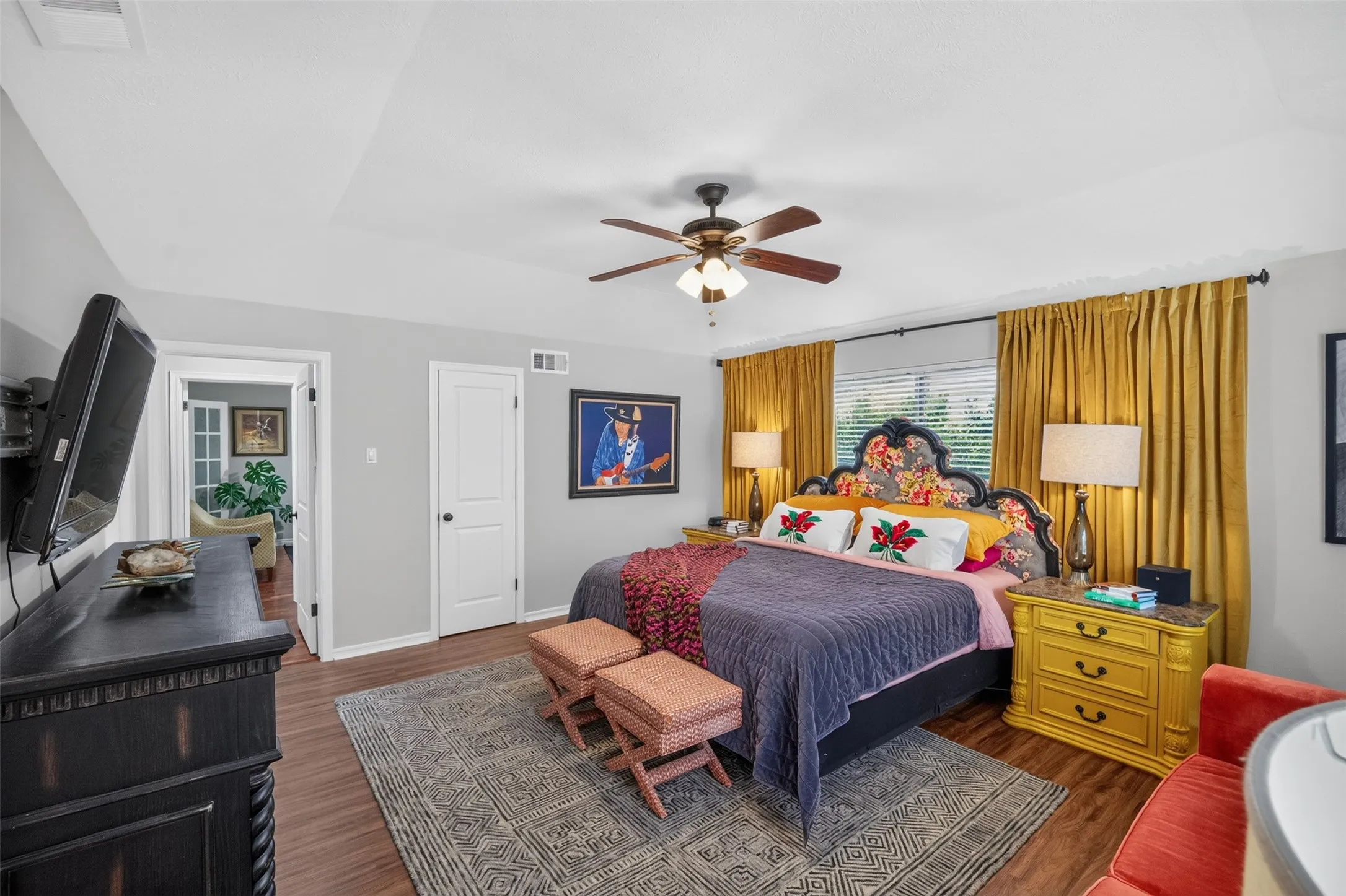 Single Family Residence For Sale in Dallas County , 1810 S Crest, Carrollton, Texas 75006, 4 Bedroom, 4 Bathroom, Garage spaces, 2,818 Sqft, built in 1965, mls#21344492, Real Estate Agent in Carrollton, Homes For Sale in Dallas county, Homes For Sale in Carrollton, Realtor in Carrollton Texas, Real Estate Brokerage Independent Realty Texas, Luminita Cordes Realtor
