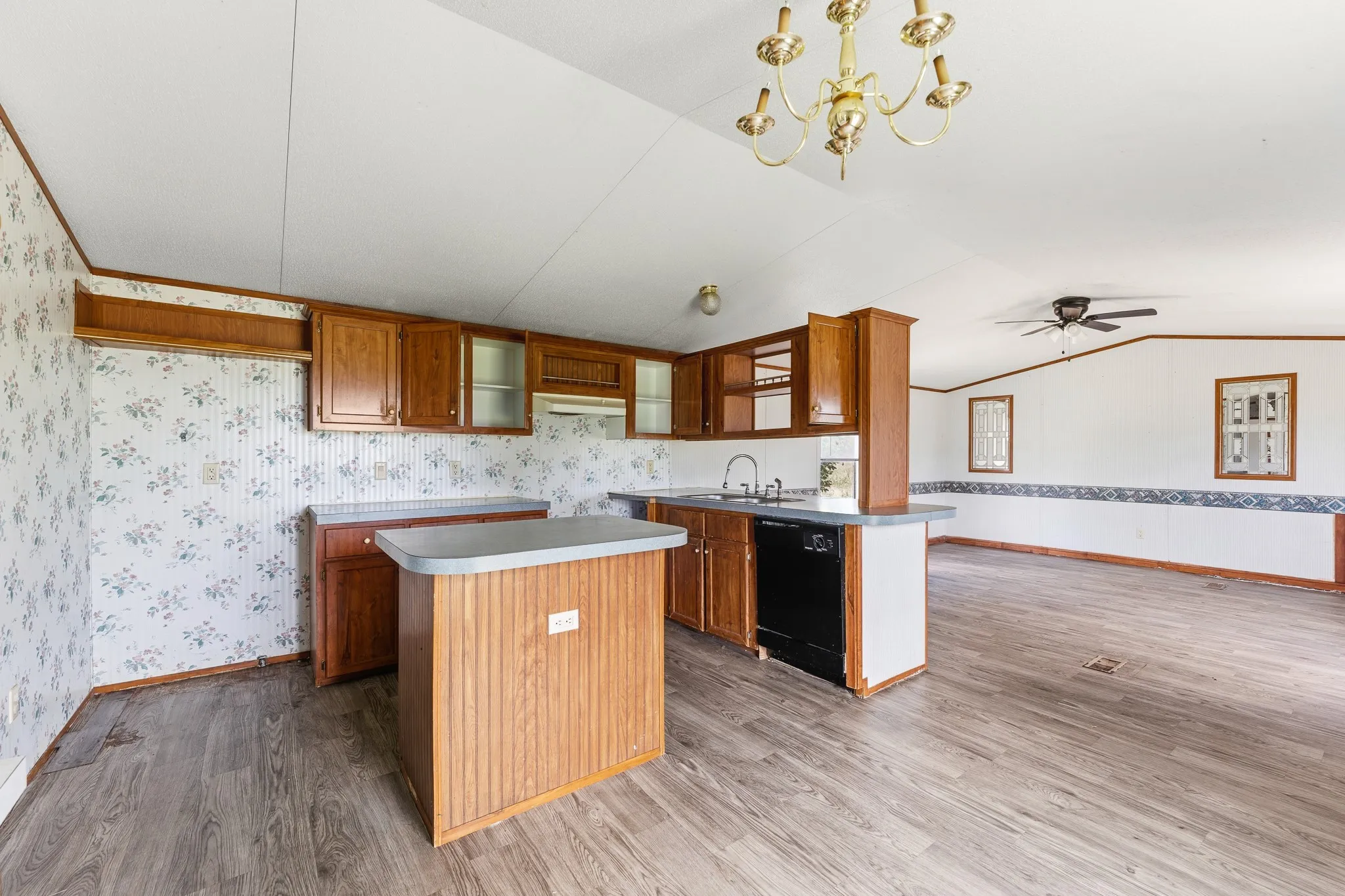 Single Family Residence For Sale in Hunt County , 8726 County Road 2580, Royse City, Texas 75189, 6 Bedroom, 3 Bathroom, Garage spaces, 2,583 Sqft, built in 1992, mls#21344661, Real Estate Agent in Royse City, Homes For Sale in Hunt county, Homes For Sale in Royse City, Realtor in Royse City Texas, Real Estate Brokerage Independent Realty Texas, Luminita Cordes Realtor